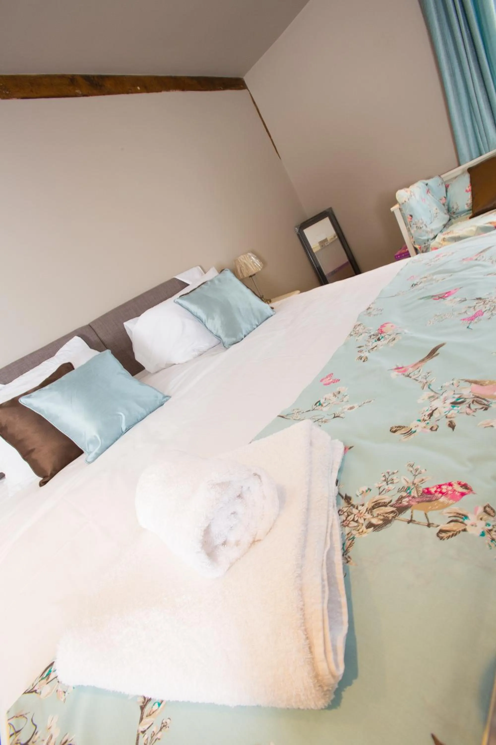 Bedroom, Bed in The Harvard Inn