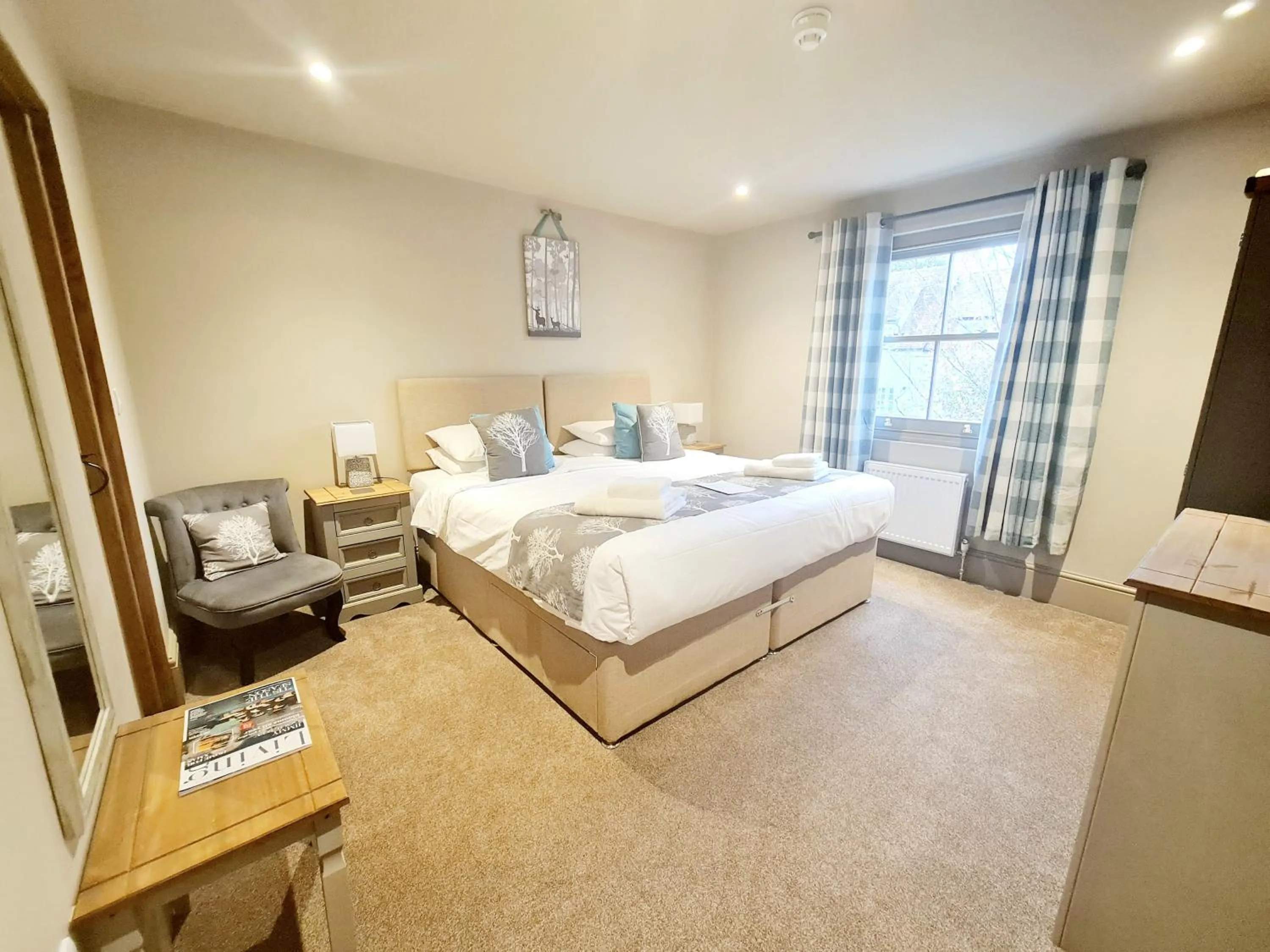 Bedroom, Bed in The Harvard Inn