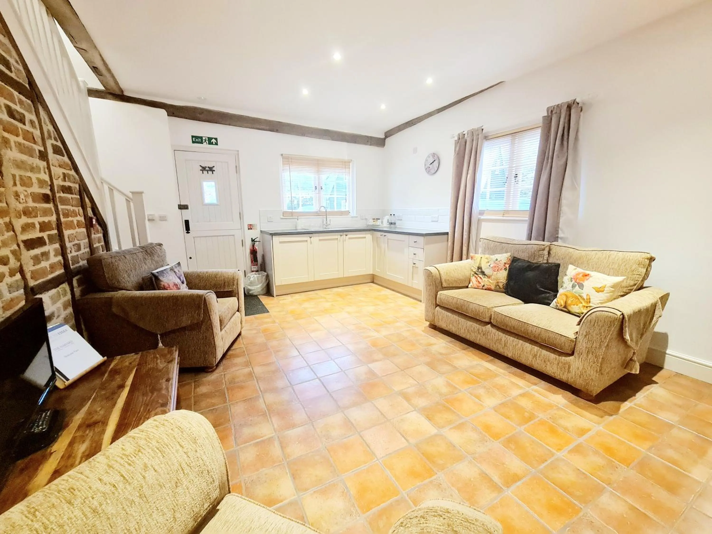 Kitchen or kitchenette in The Harvard Inn