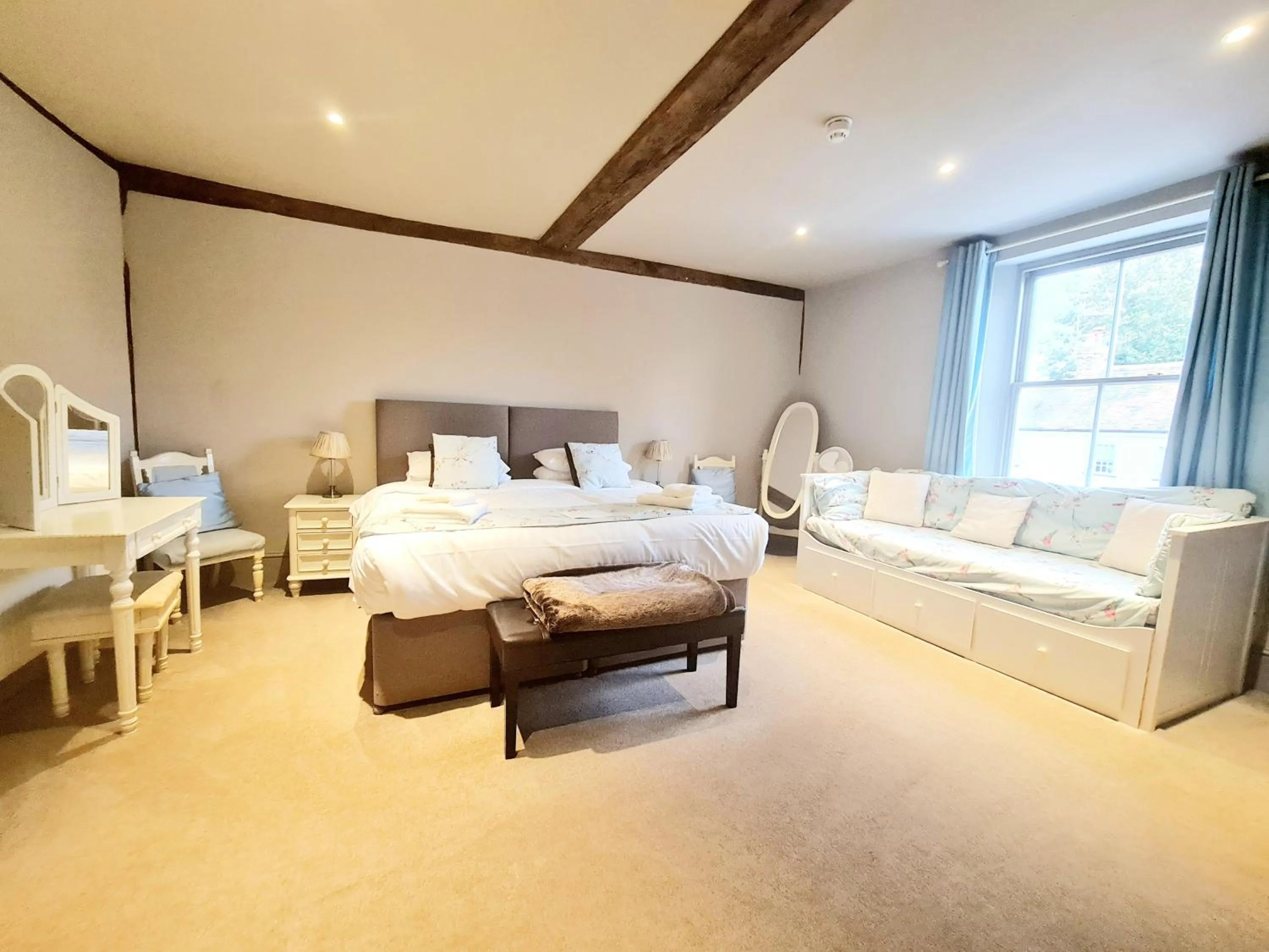 Family, Bed in The Harvard Inn