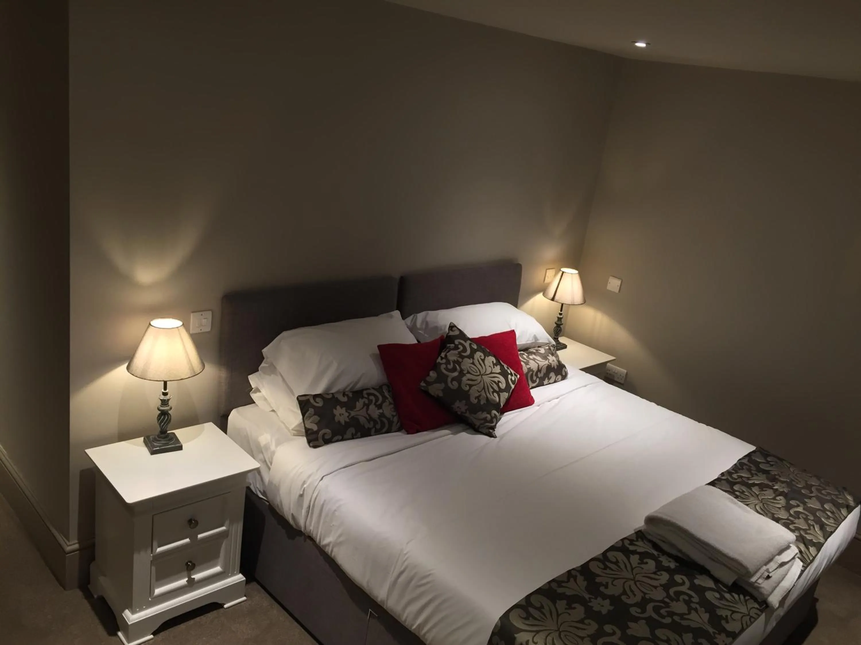 Bedroom, Bed in The Harvard Inn