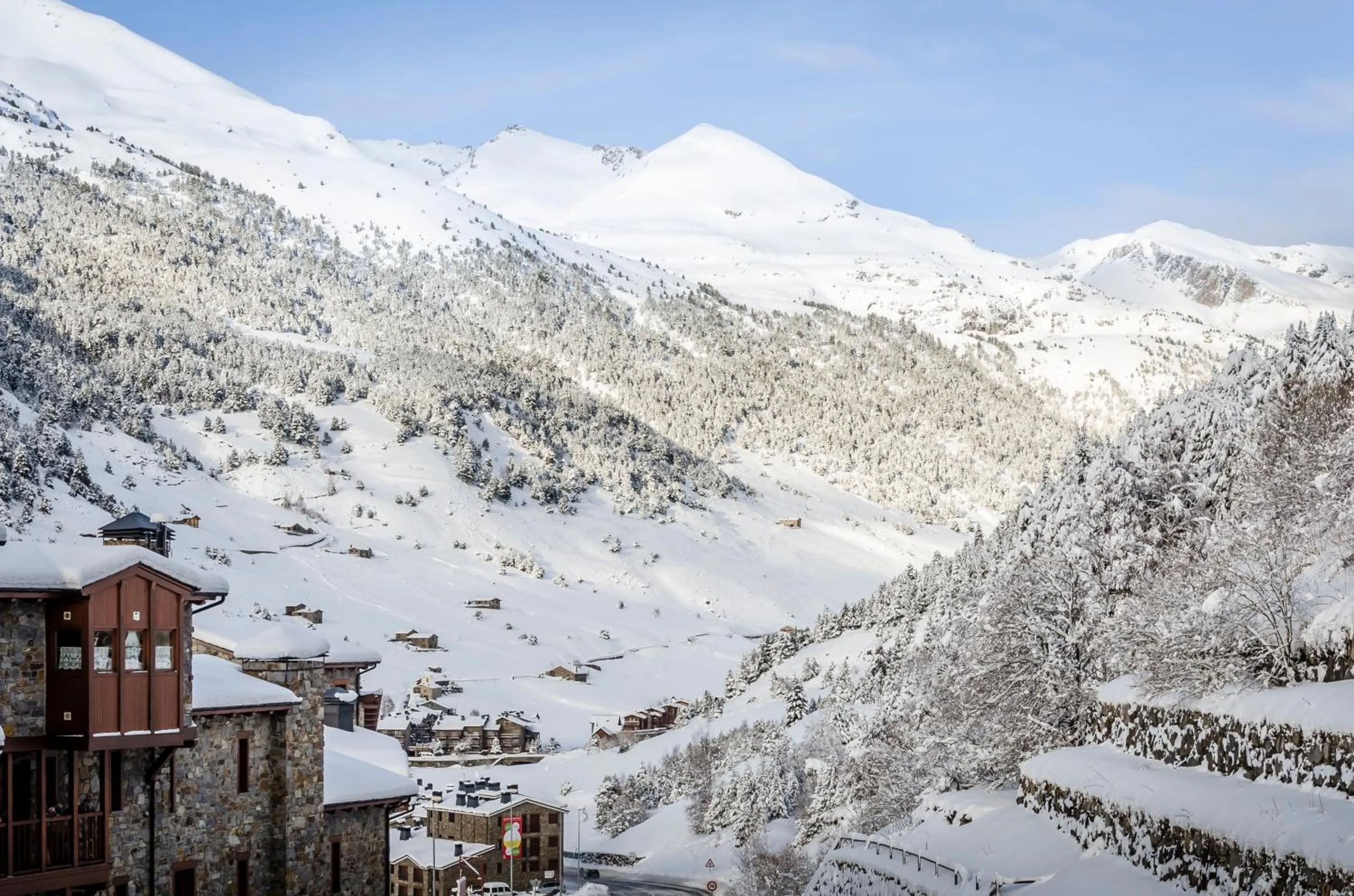 Property building in Apartamentos Prat de les Molleres