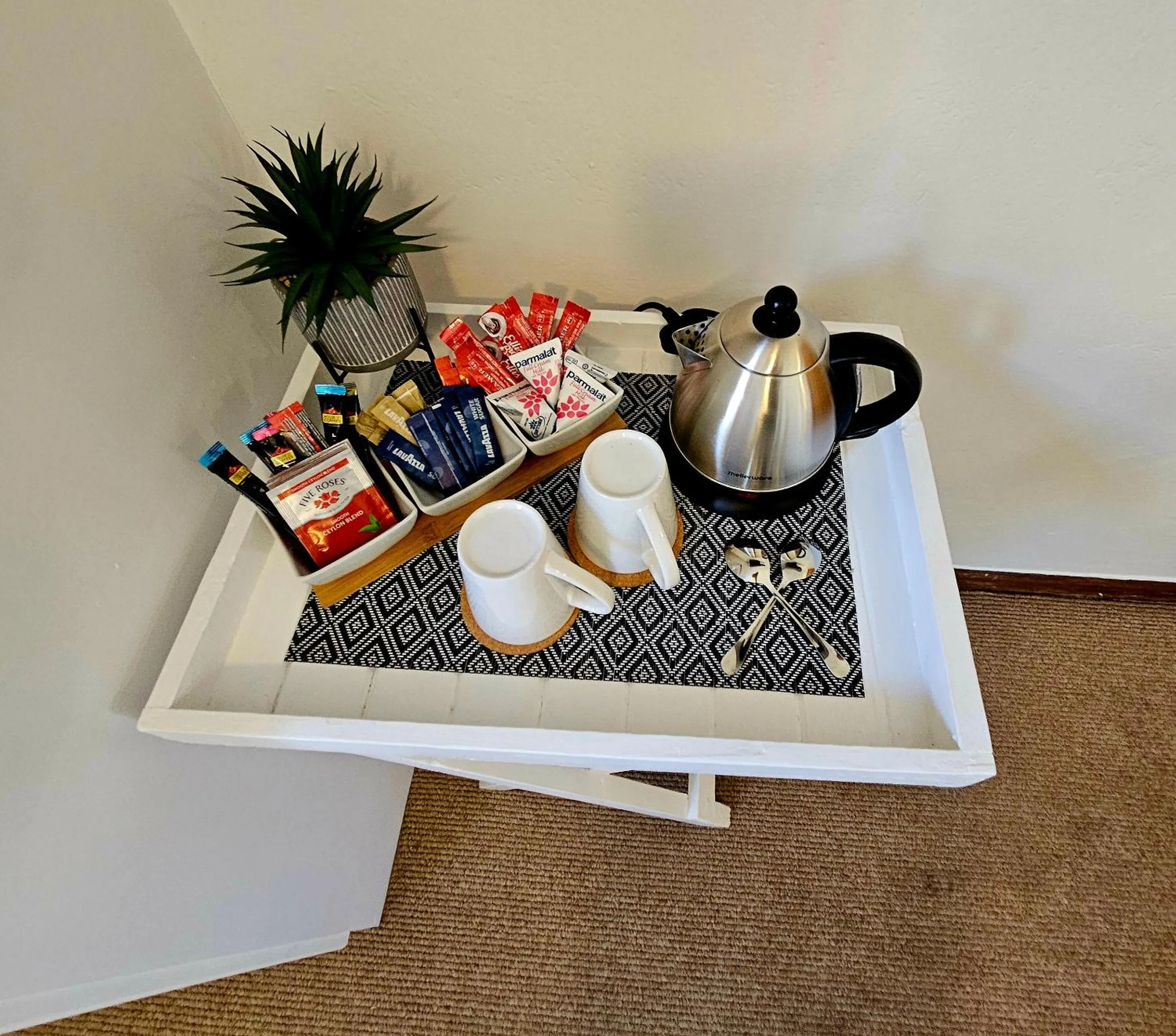 Coffee/tea facilities in Rawsonville House