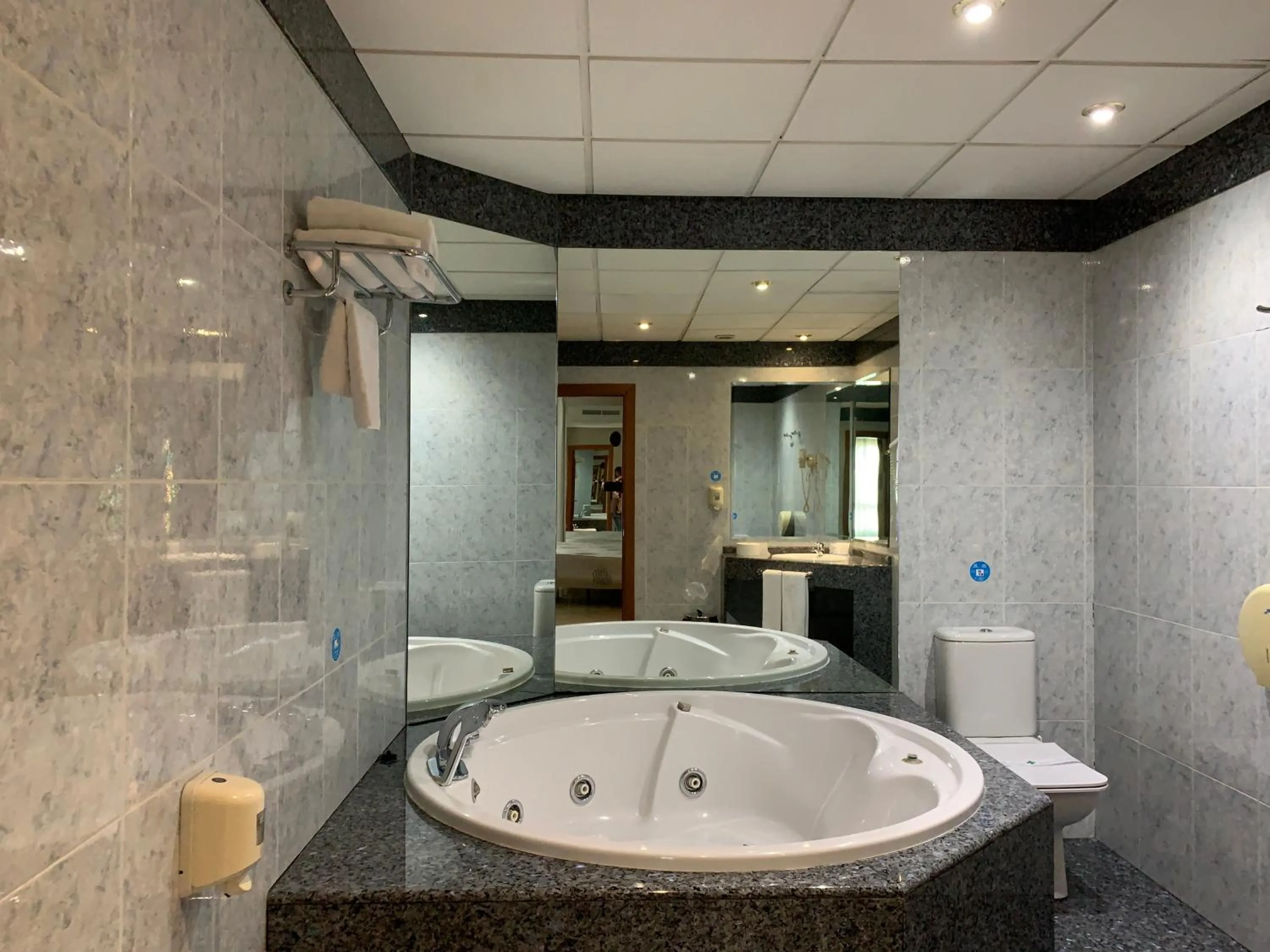 Bathroom in Hotel Humanes