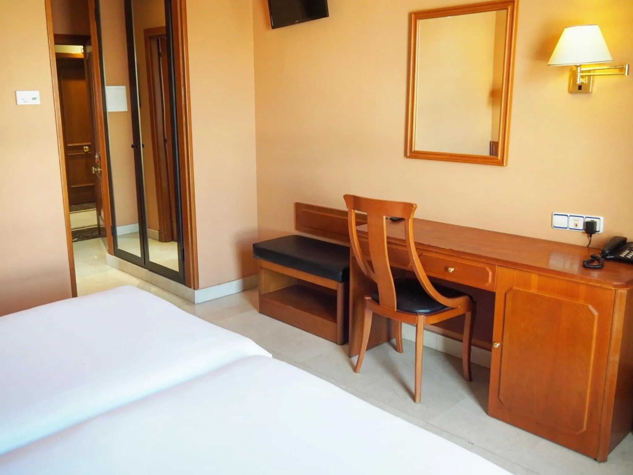 Photo of the whole room, Bed in Hotel Humanes