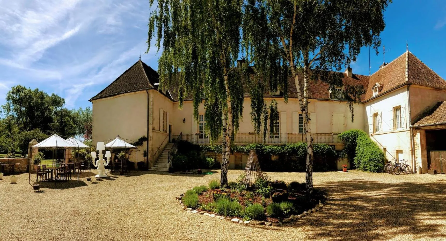 Facade/entrance in Domaine Pont Juillet