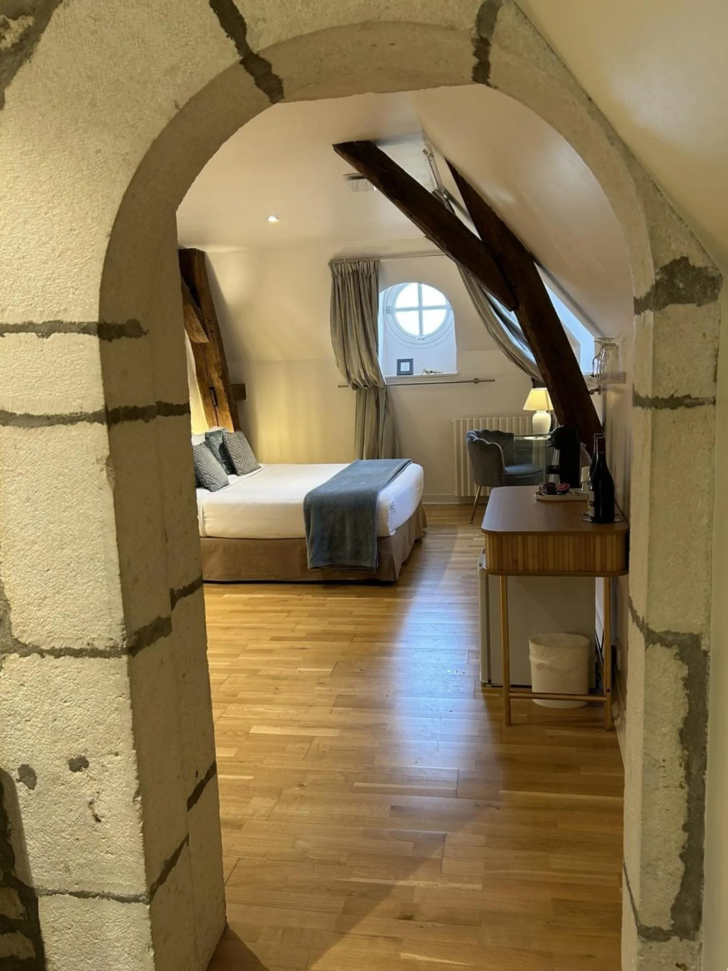 Shower, Bed in Domaine Pont Juillet