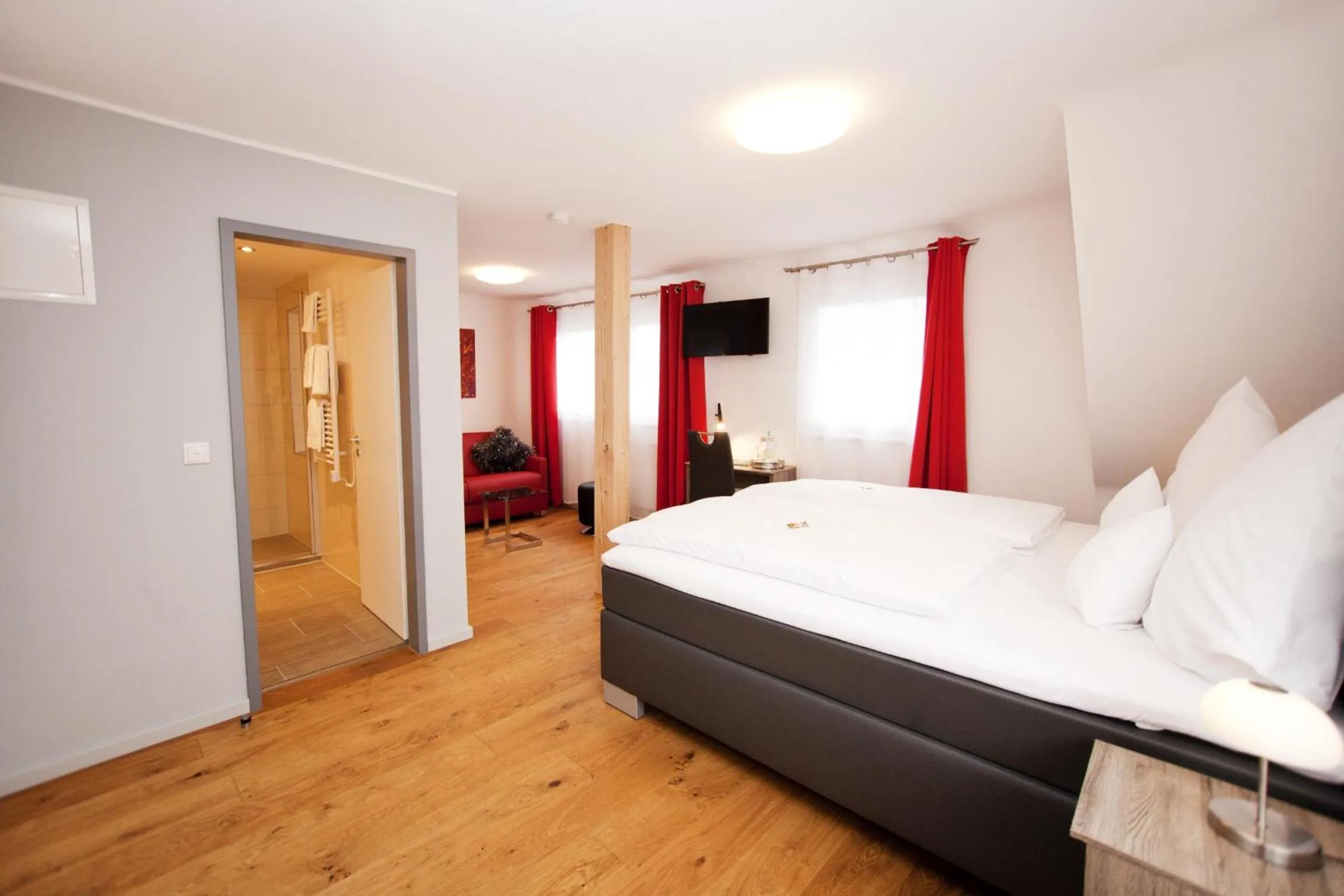 Photo of the whole room in Hotel Vintage Am Bundesbank-Bunker