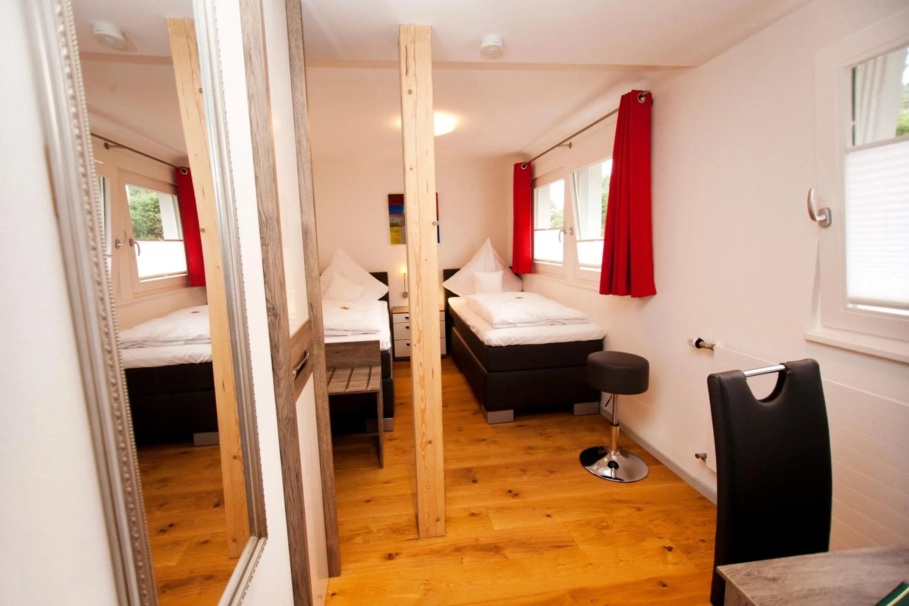 Photo of the whole room in Hotel Vintage Am Bundesbank-Bunker