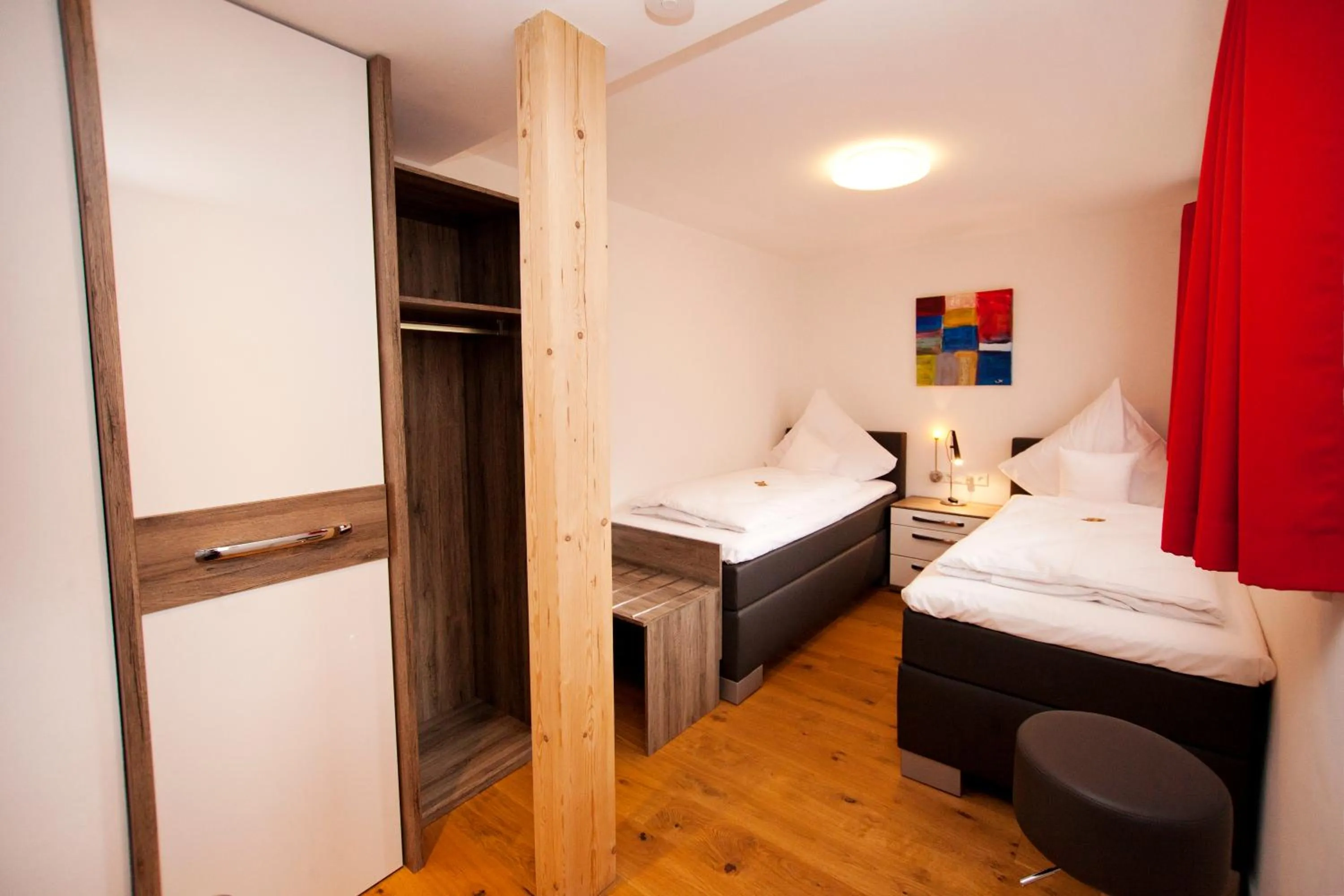 Photo of the whole room in Hotel Vintage Am Bundesbank-Bunker