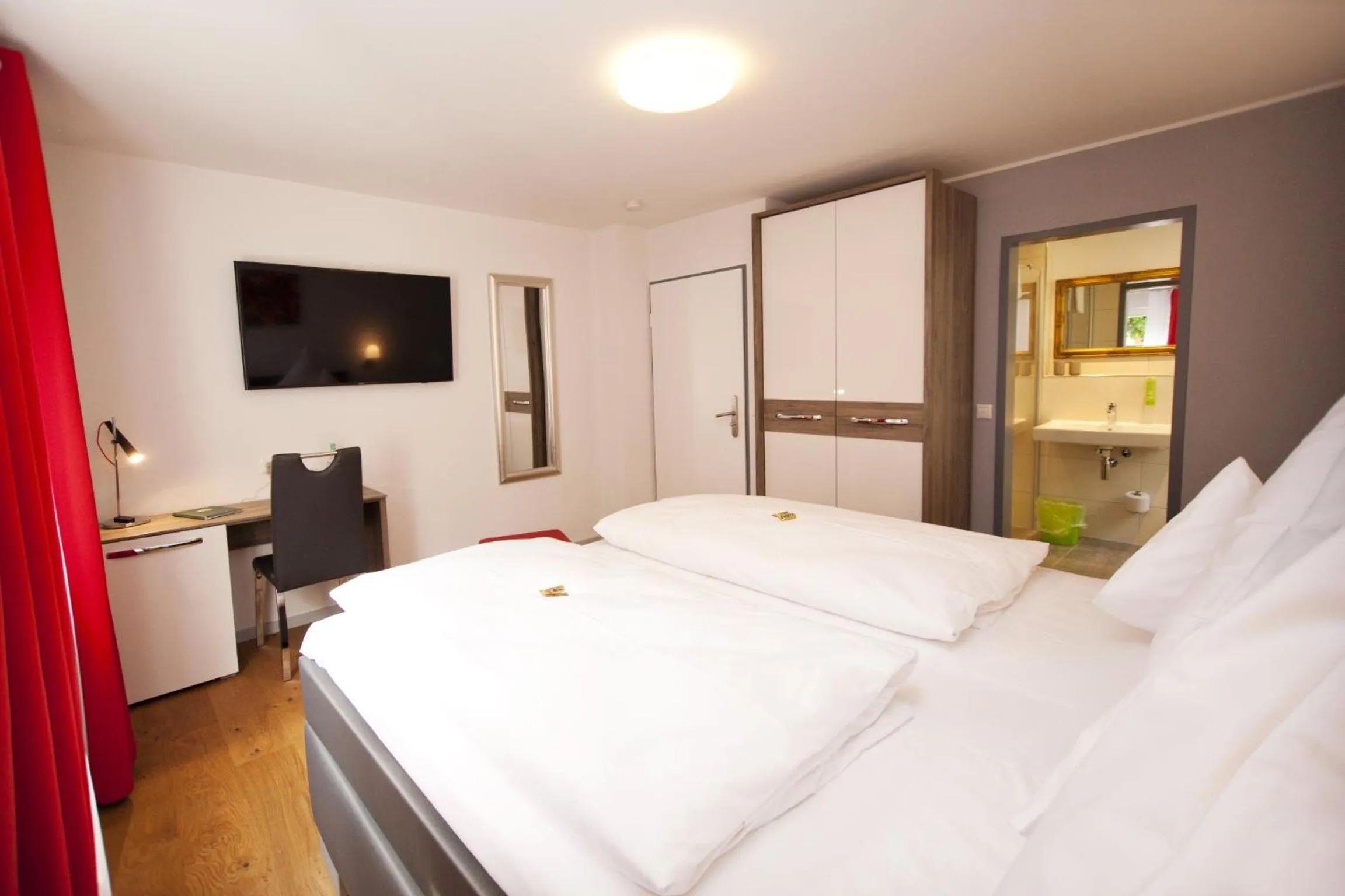 Photo of the whole room in Hotel Vintage Am Bundesbank-Bunker