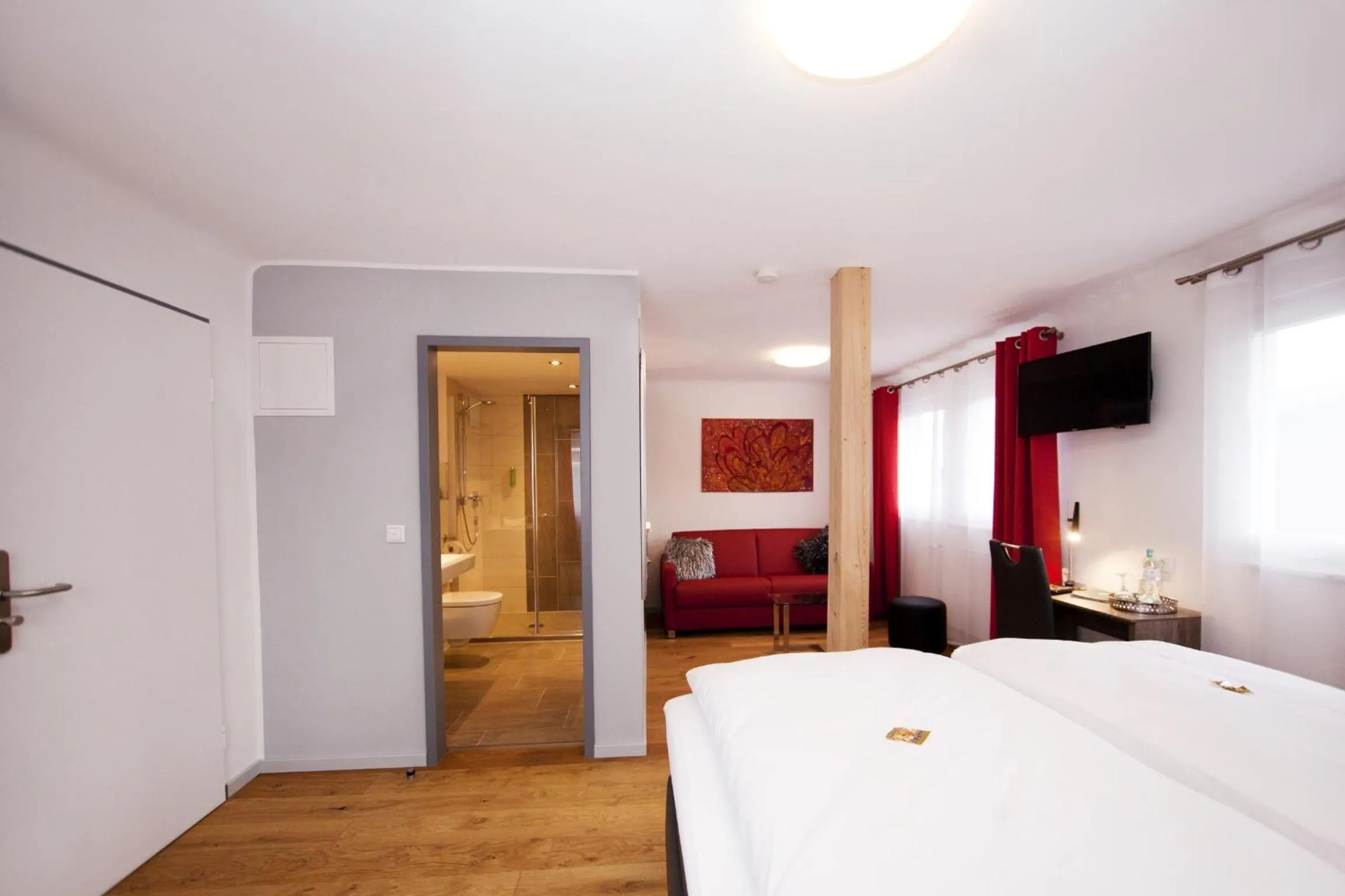 Photo of the whole room in Hotel Vintage Am Bundesbank-Bunker