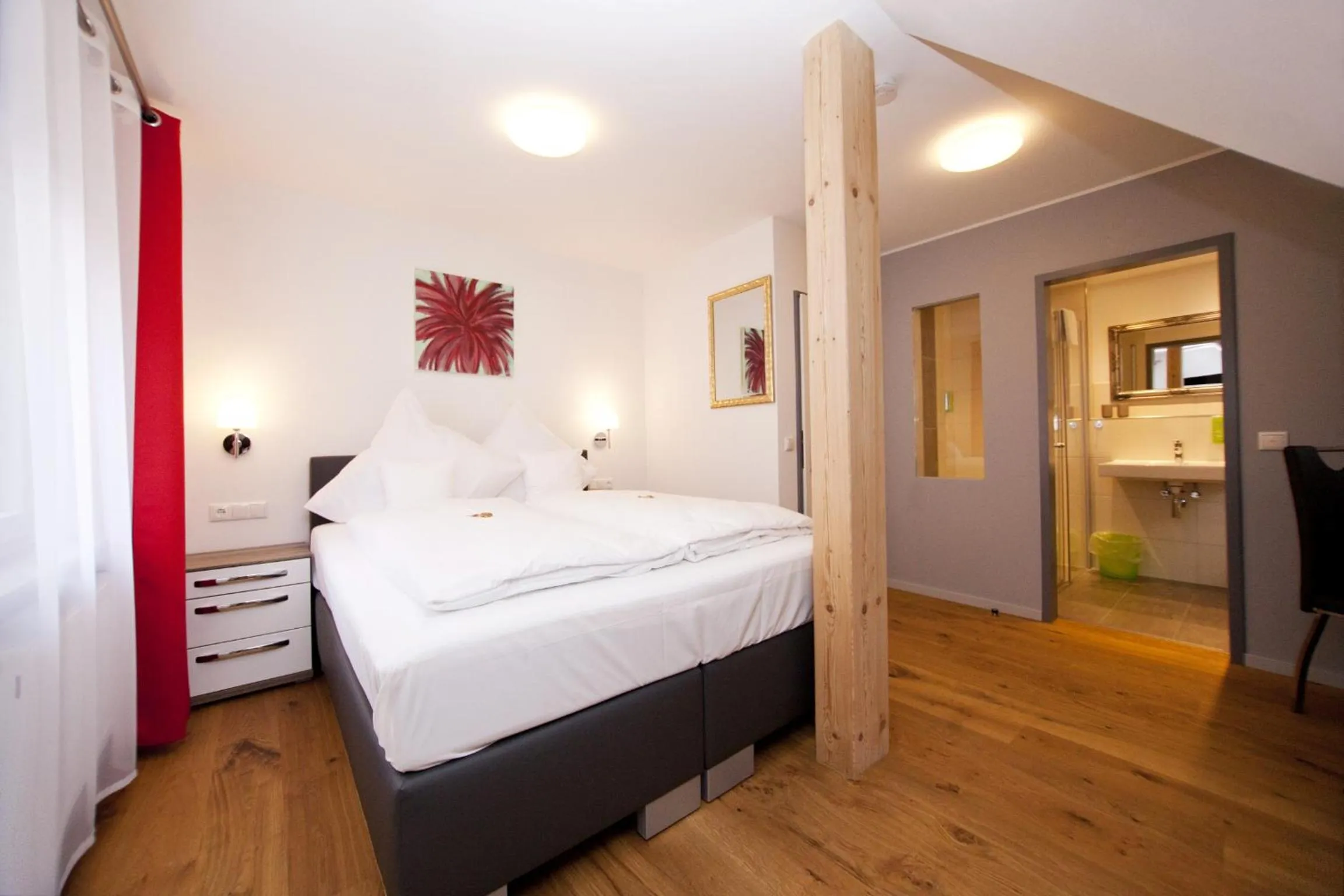 Photo of the whole room in Hotel Vintage Am Bundesbank-Bunker