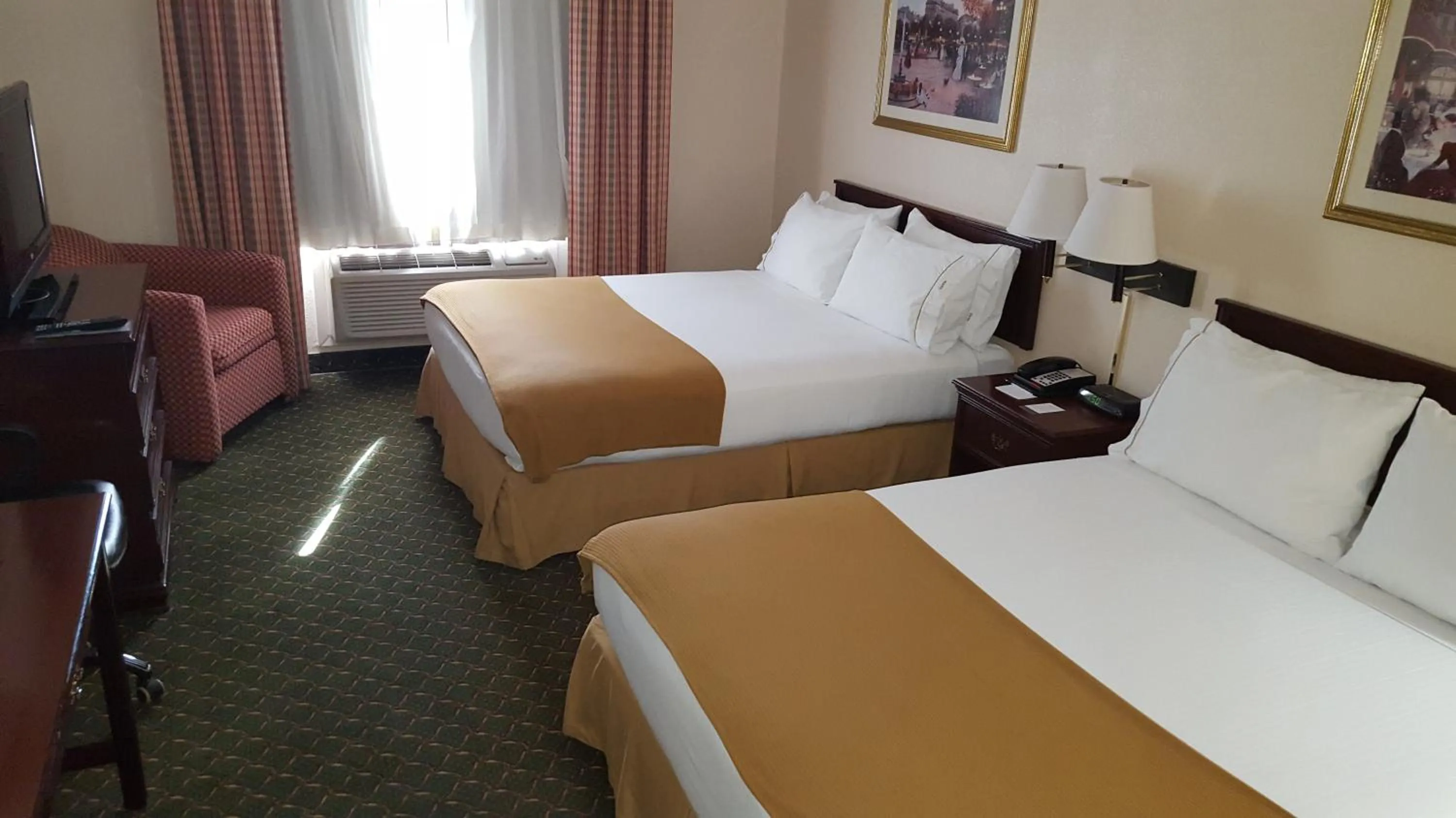 Bed in Country Inn & Suites by Radisson, Fort Worth West l-30 NAS JRB