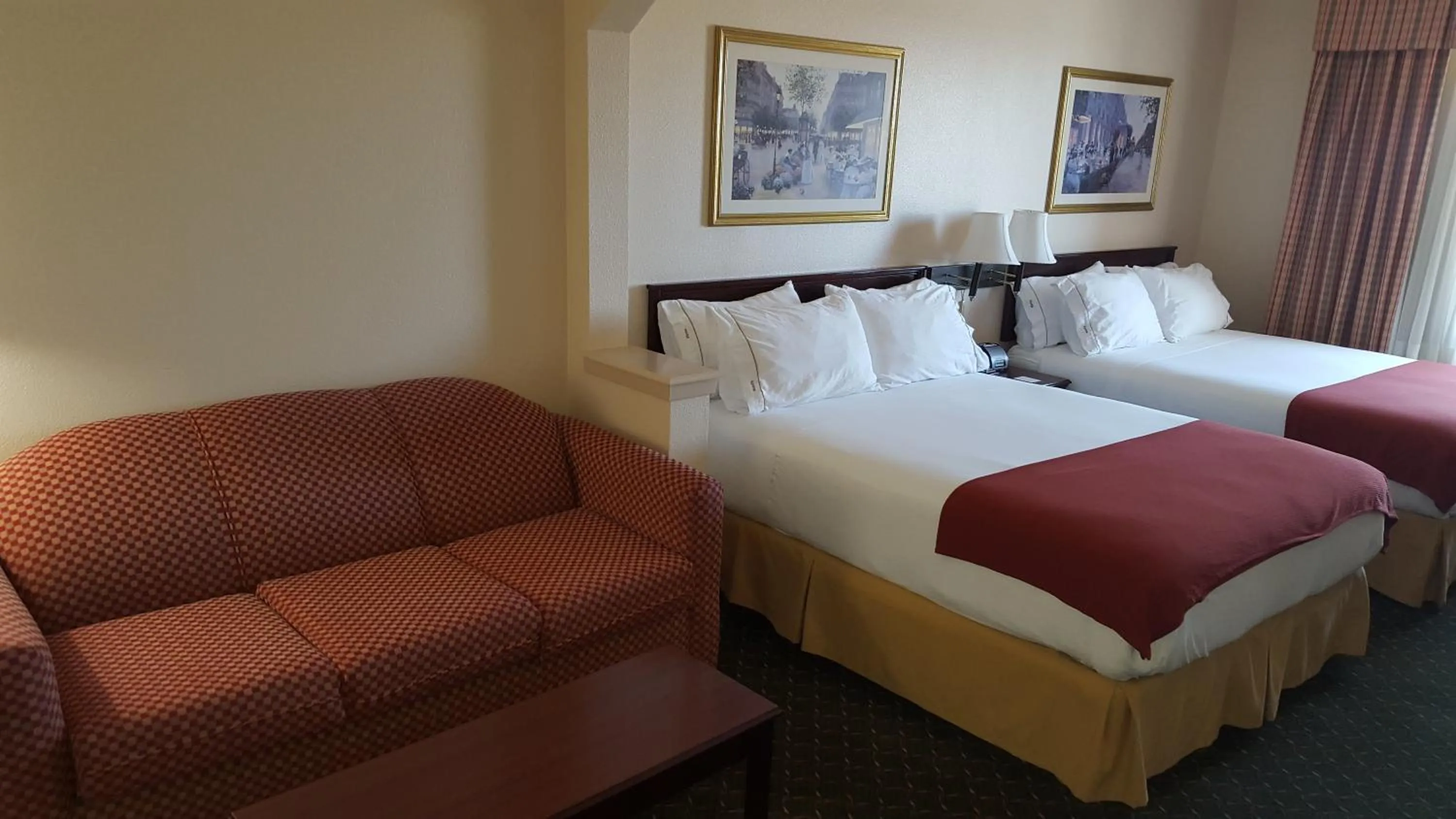 Bed in Country Inn & Suites by Radisson, Fort Worth West l-30 NAS JRB
