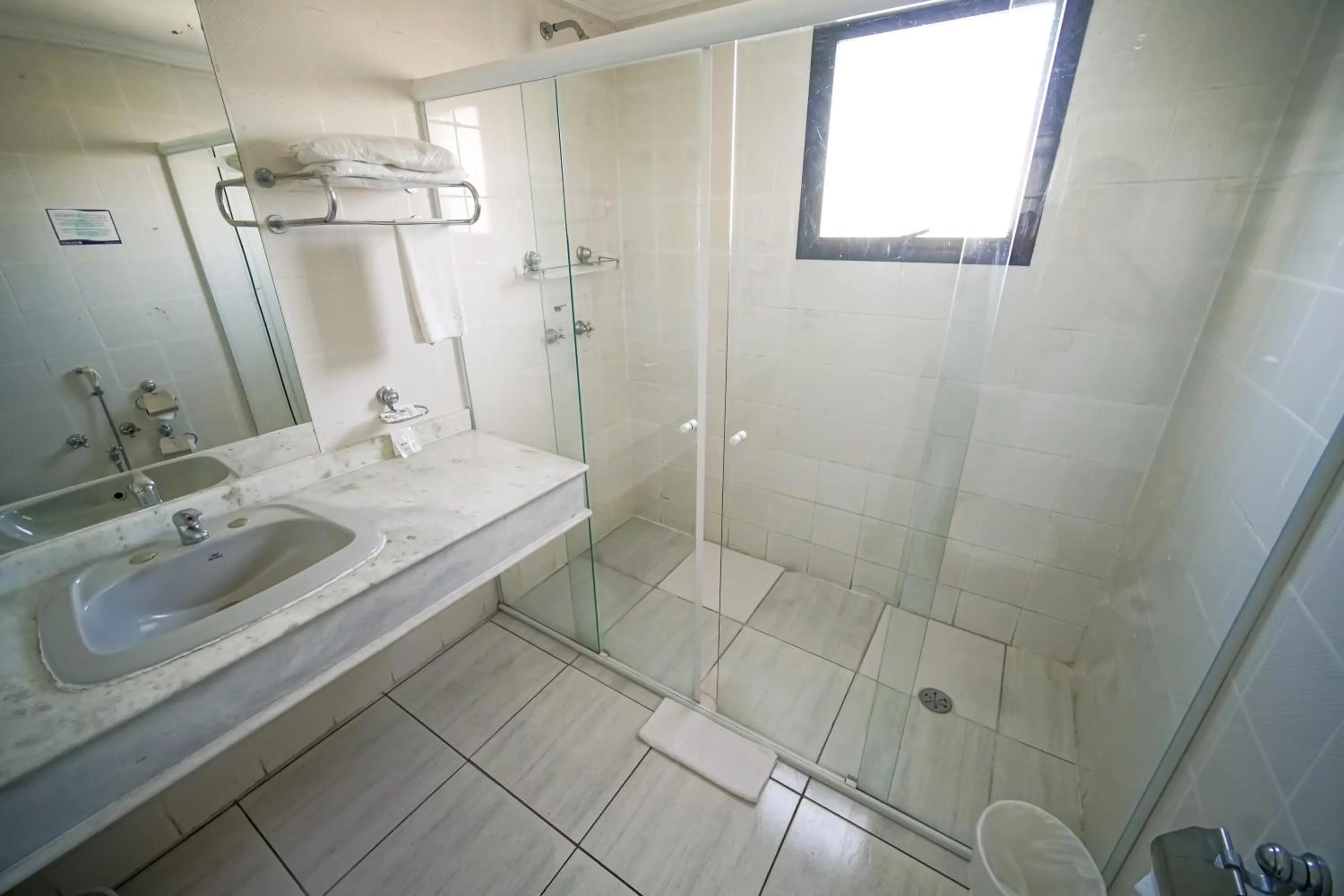 Bathroom in Hotel Dan Inn Sorocaba by Nacional Inn