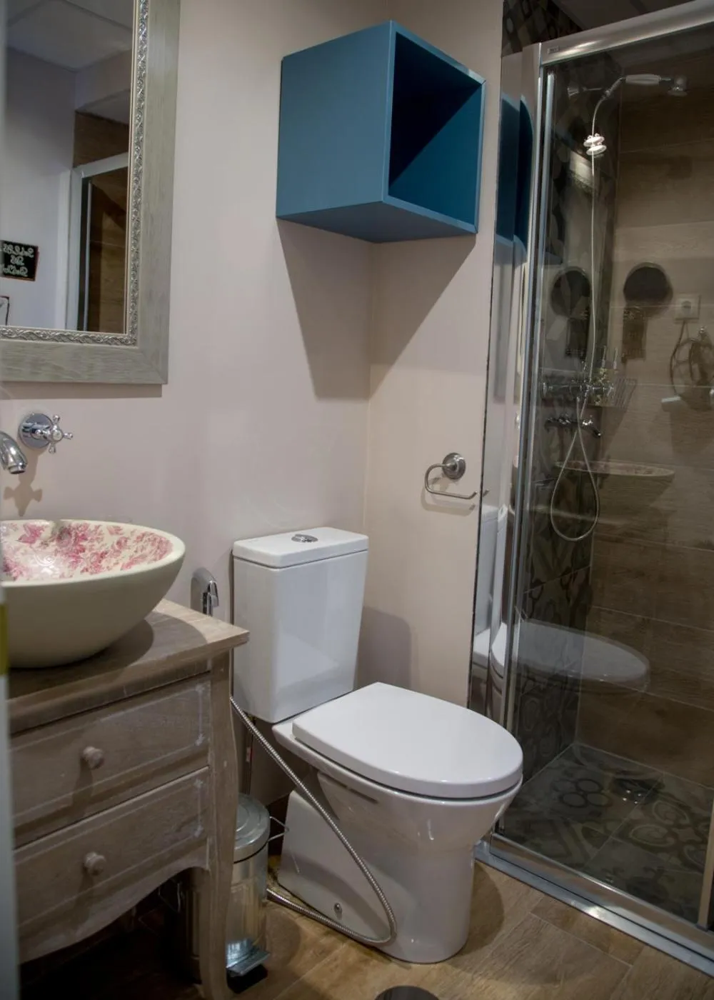 Toilet in Palacio Almagra