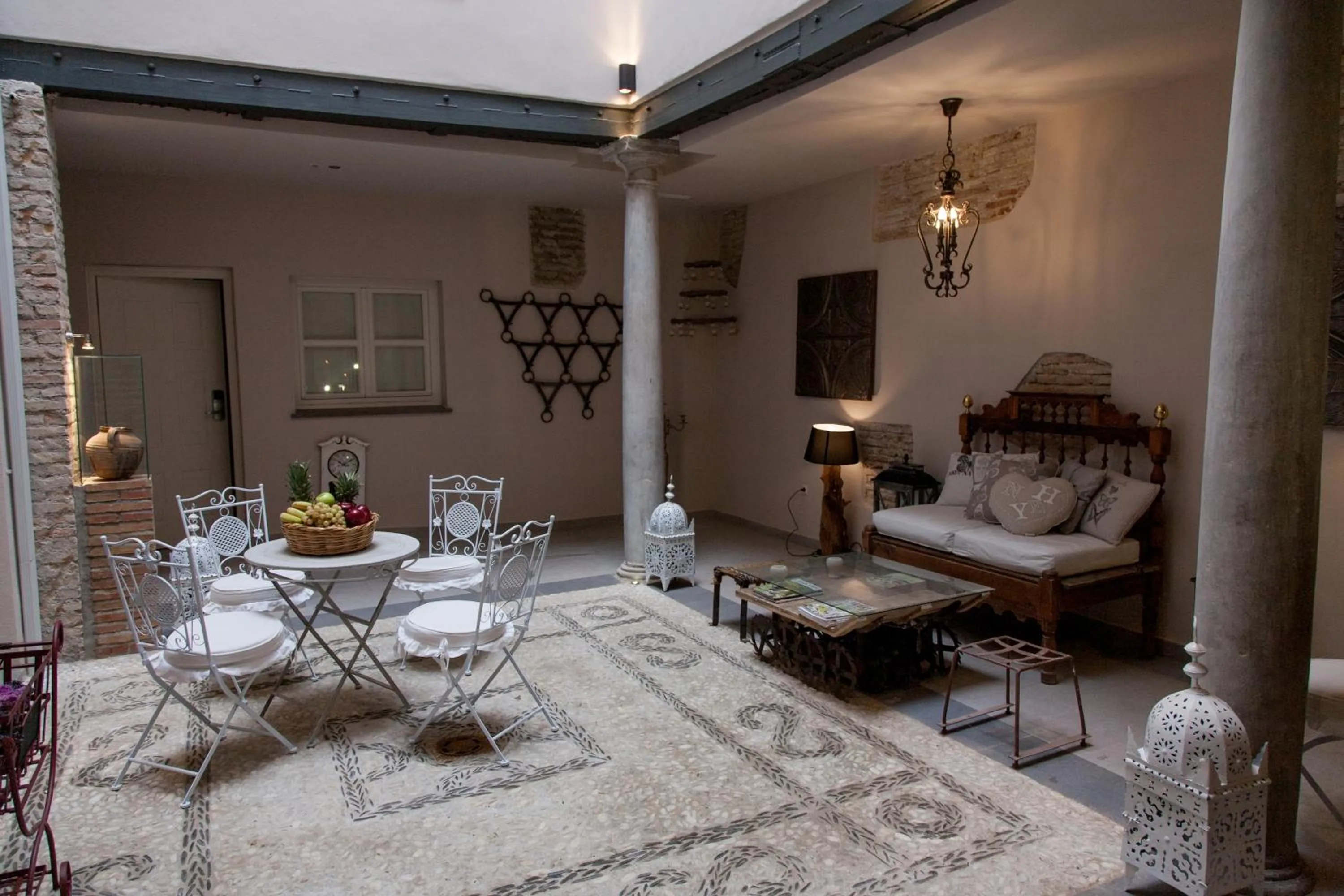 Patio in Palacio Almagra