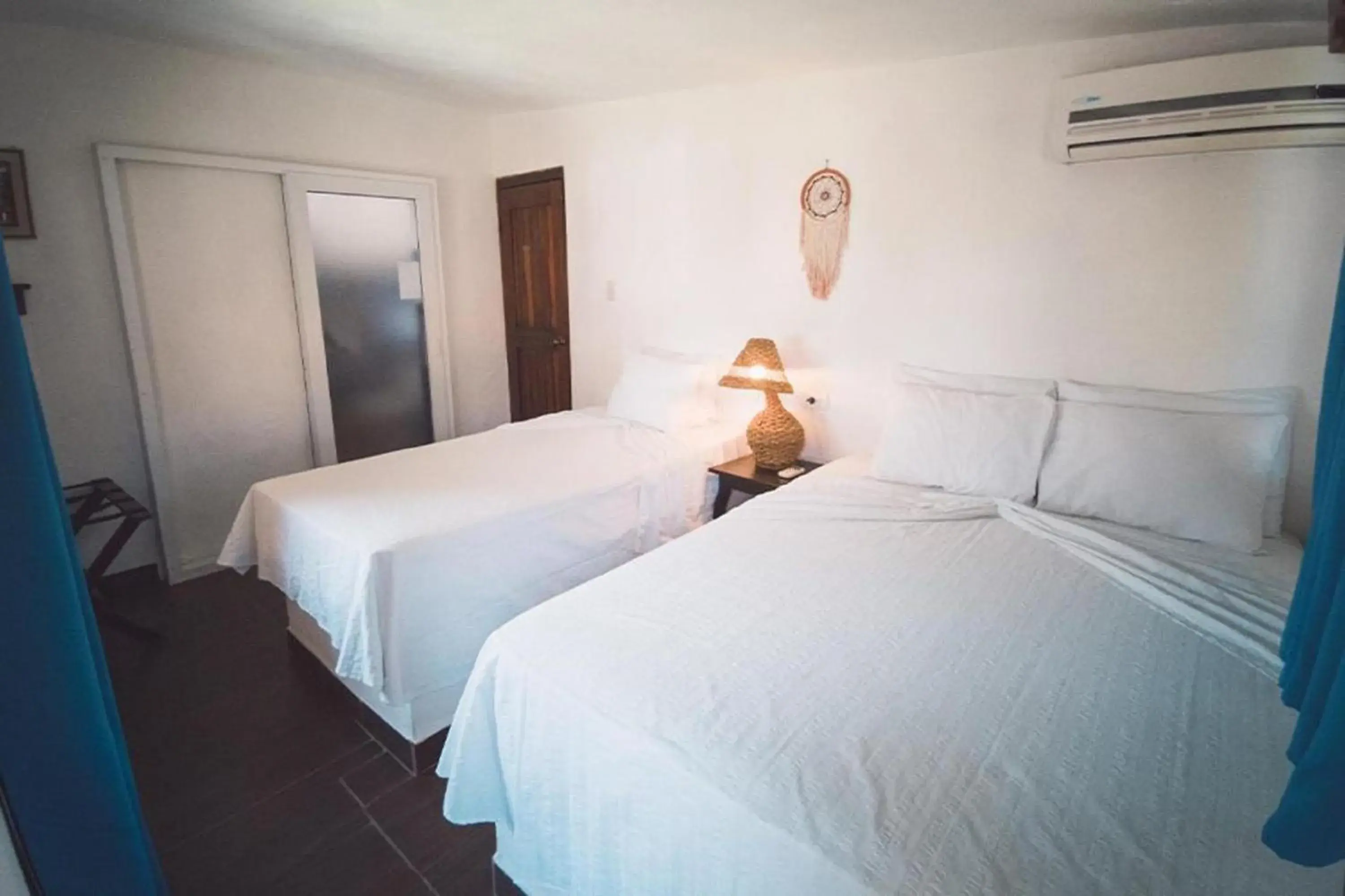 Triple Room with Sea View in Marbella Eco Lodge Triple Room with Sea View in Marbella Eco Lodge