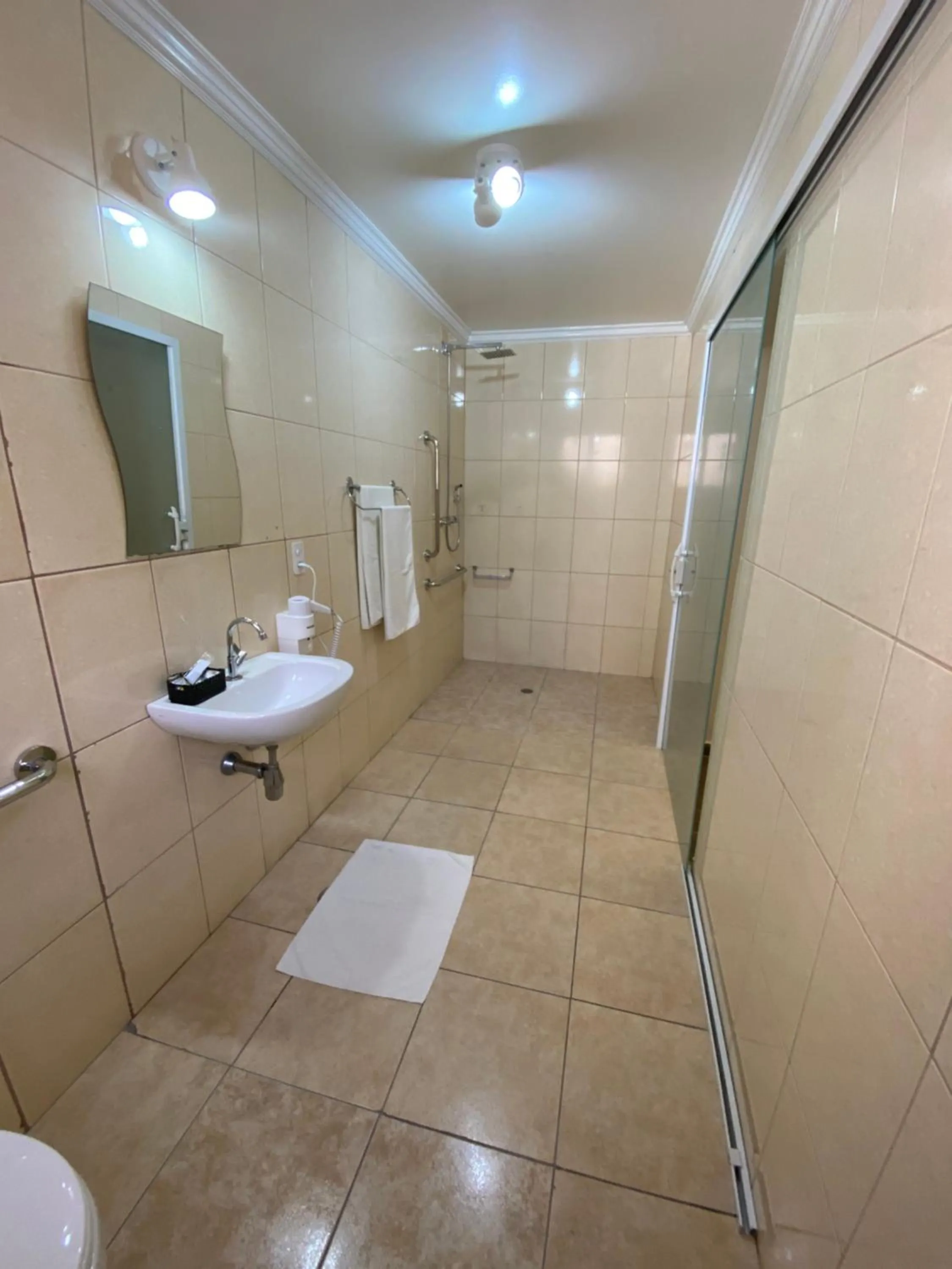 Shower in Hotel Diamante