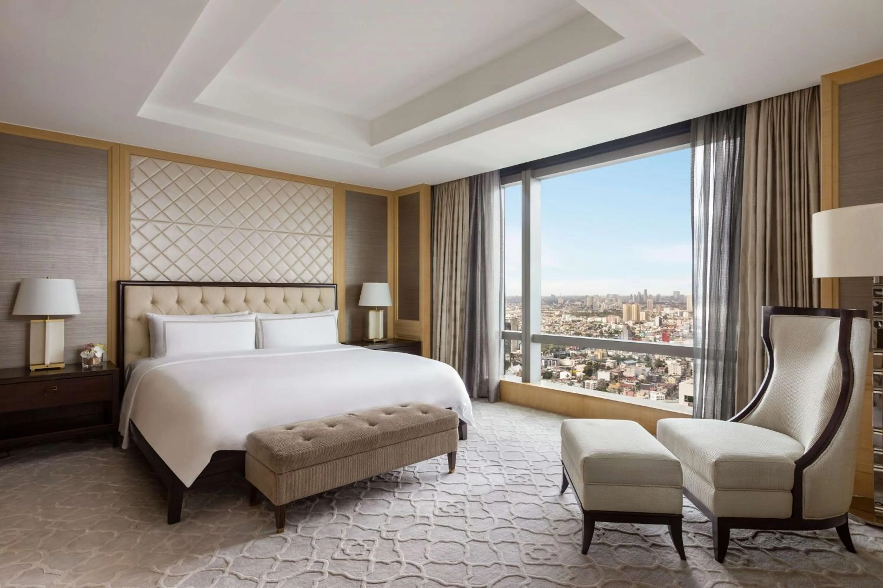 Photo of the whole room, Bed in Shangri-La The Fort, Manila