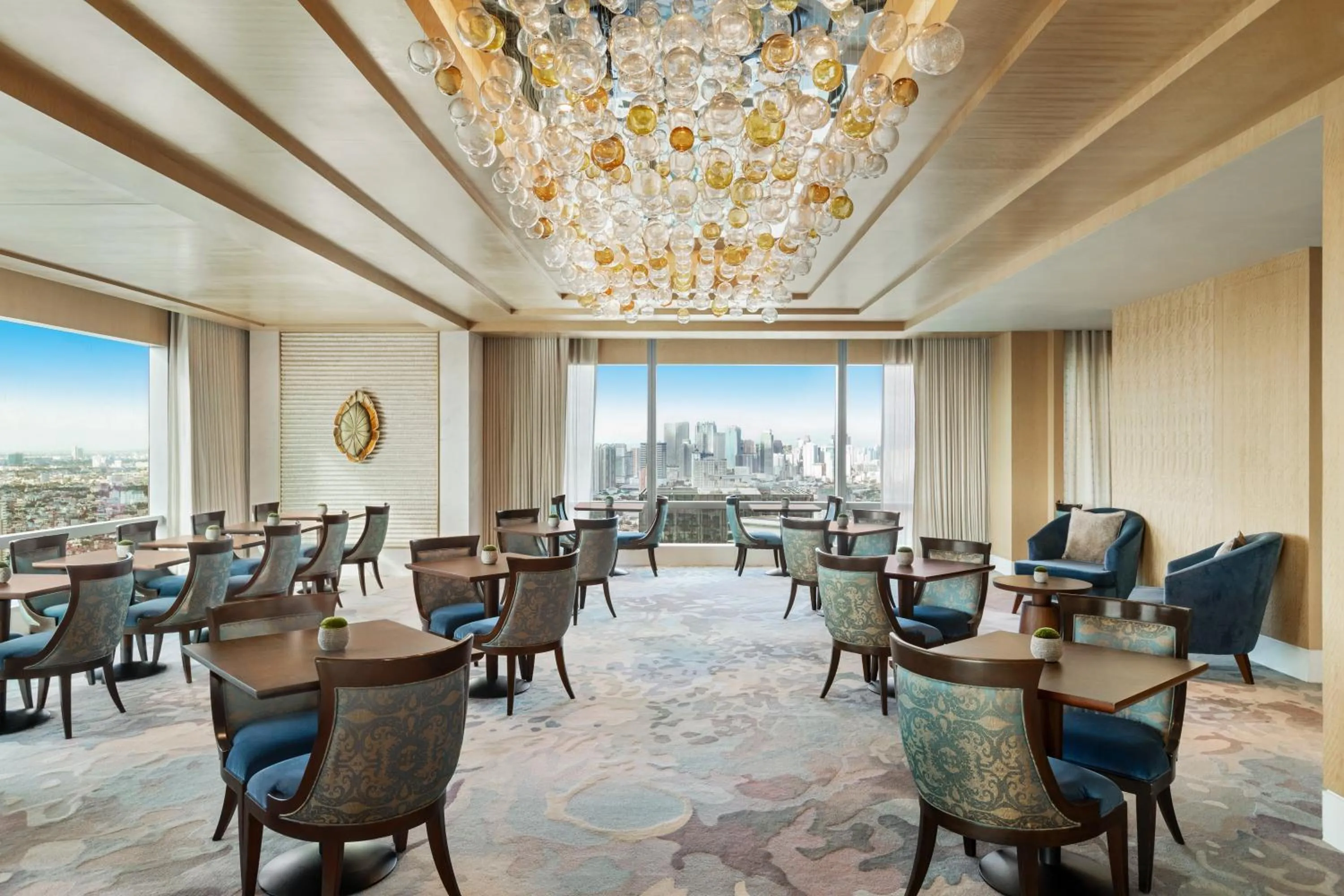 Lounge or bar in Shangri-La The Fort, Manila