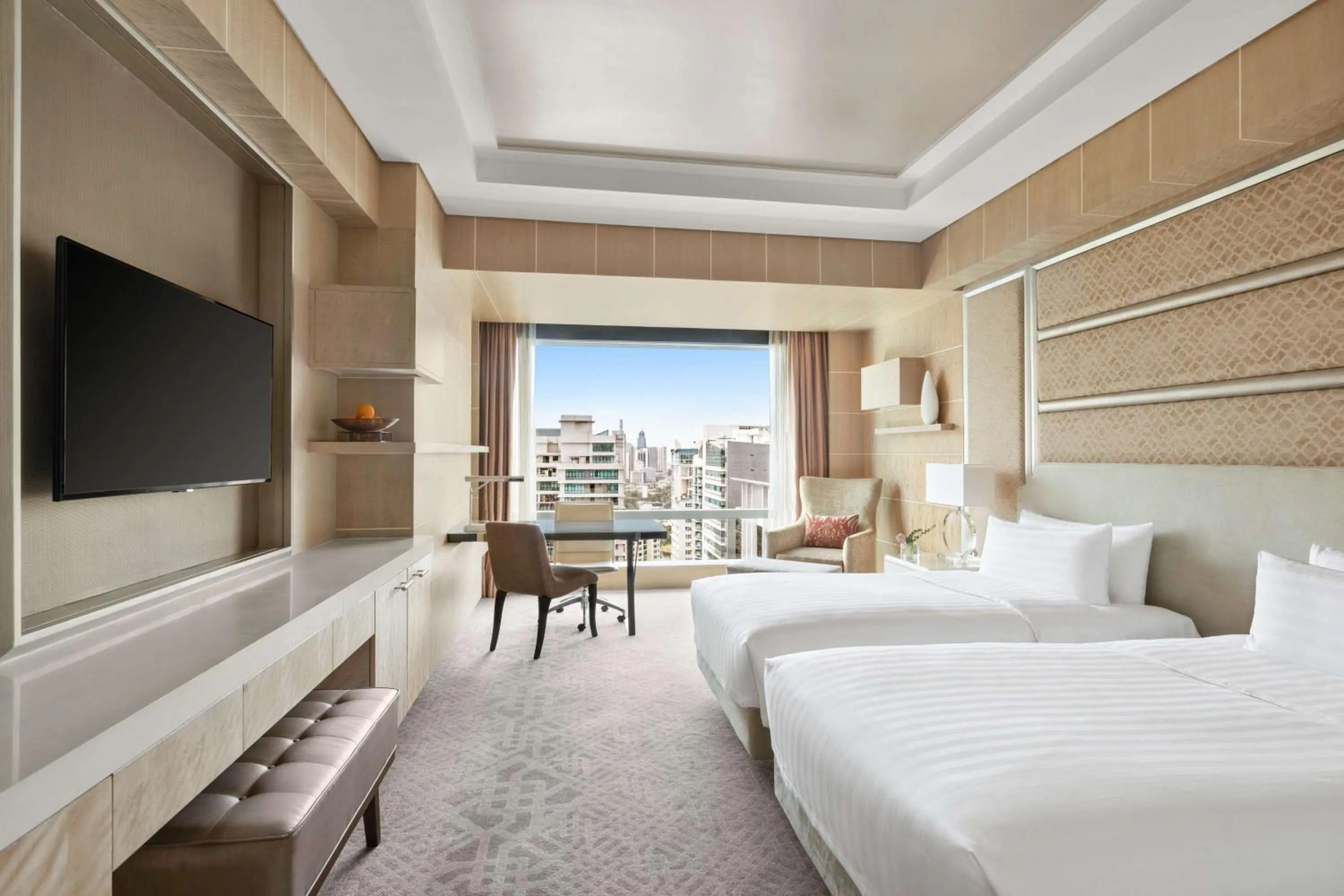 Photo of the whole room, Bed in Shangri-La The Fort, Manila