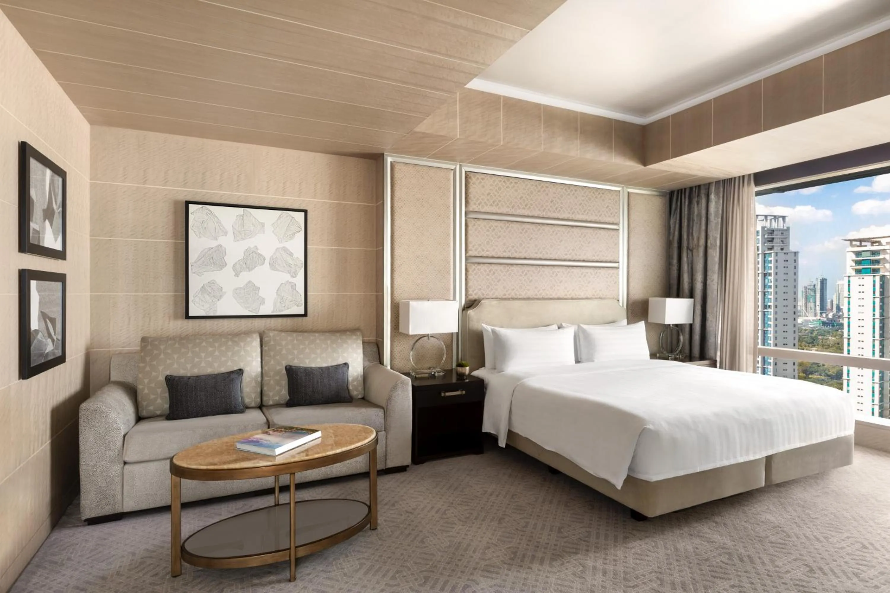 Photo of the whole room, Bed in Shangri-La The Fort, Manila