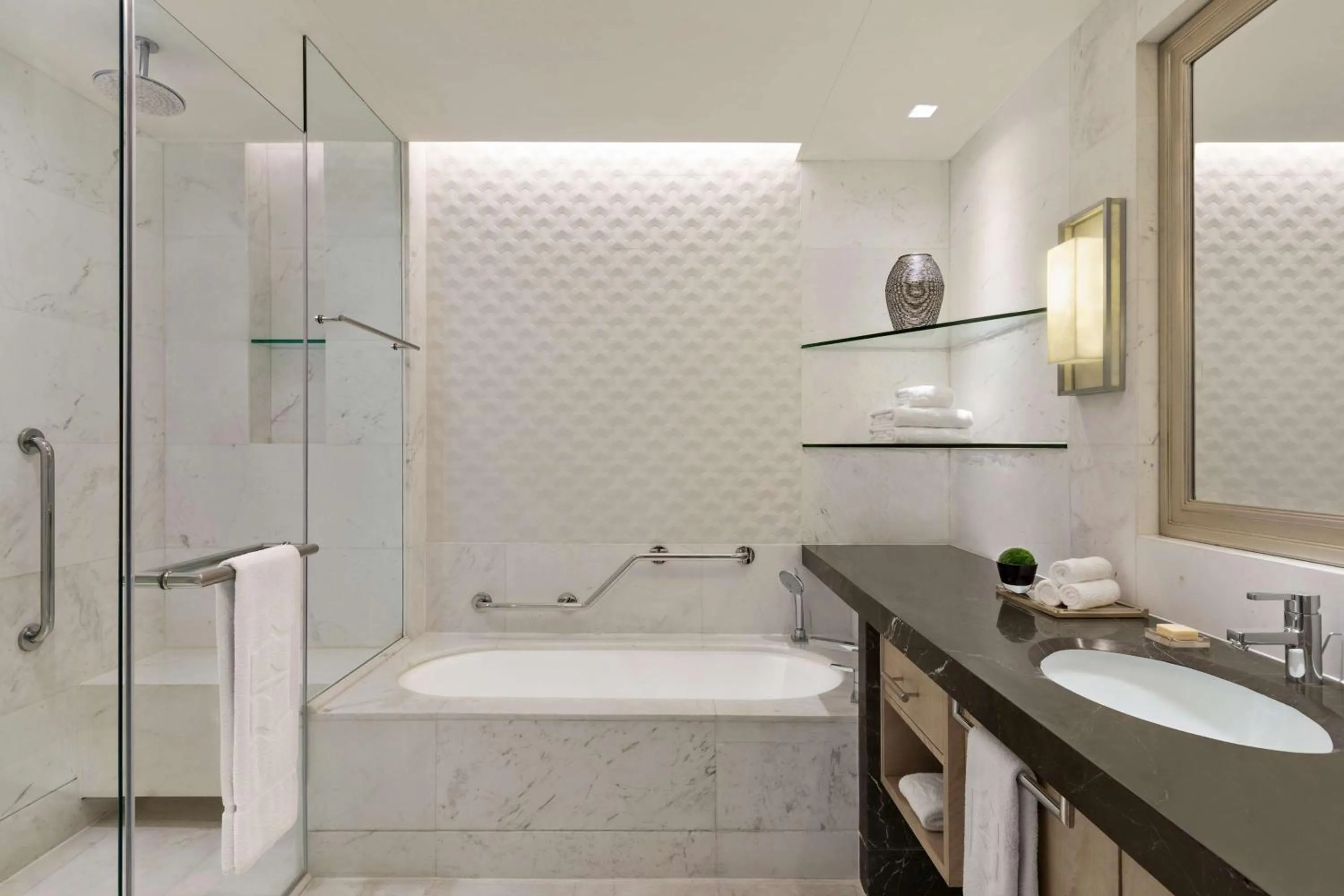 Bathroom in Shangri-La The Fort, Manila