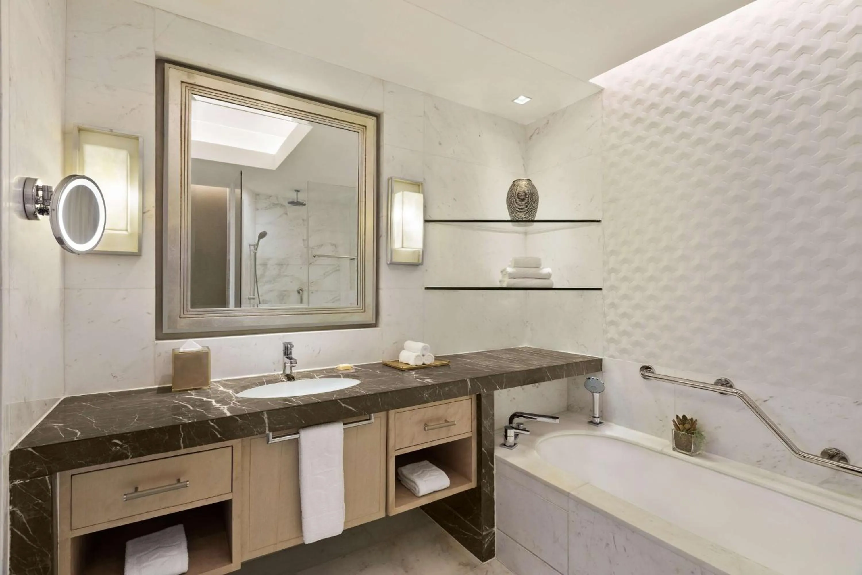 Bathroom in Shangri-La The Fort, Manila