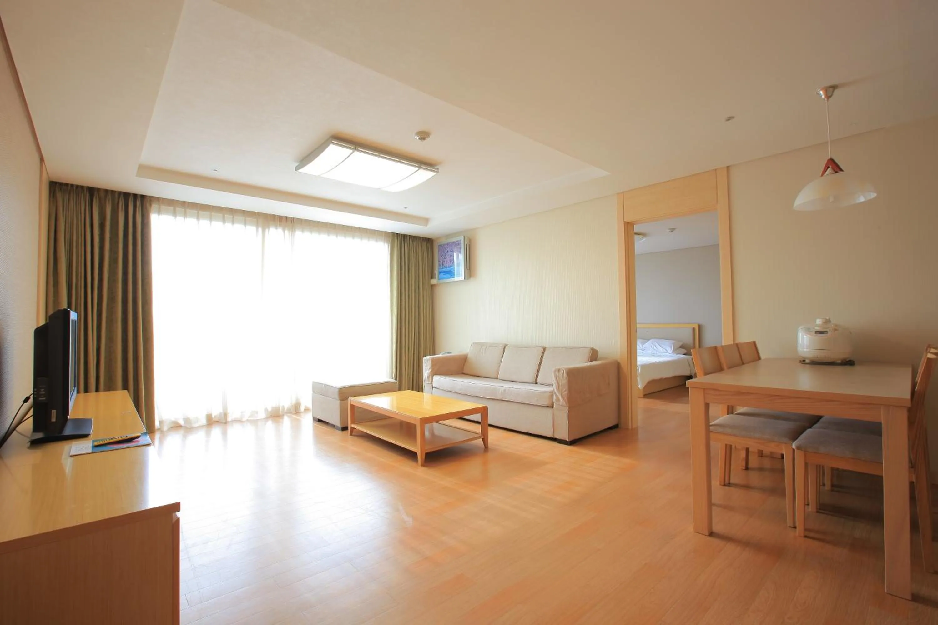 Communal lounge/ TV room in Mona Yongpyong