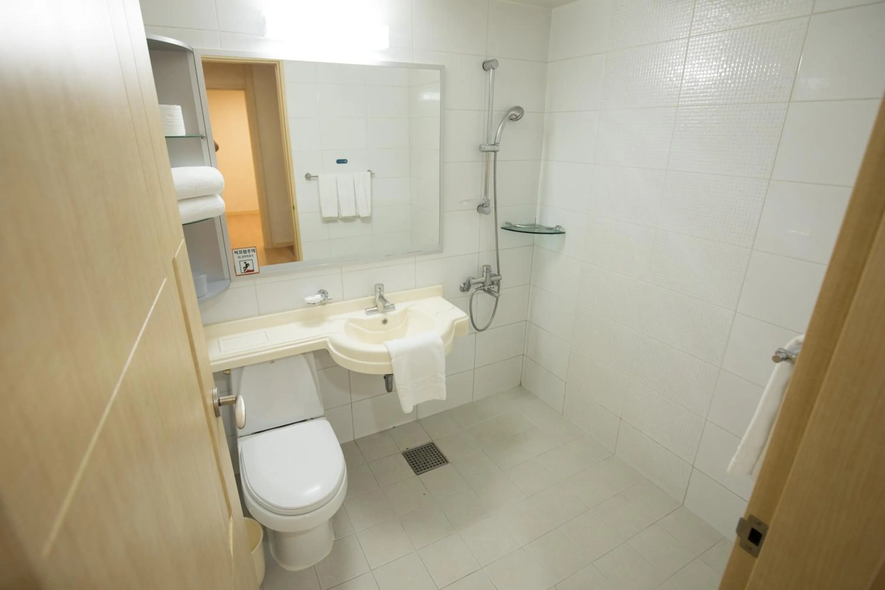 Shower in Mona Yongpyong