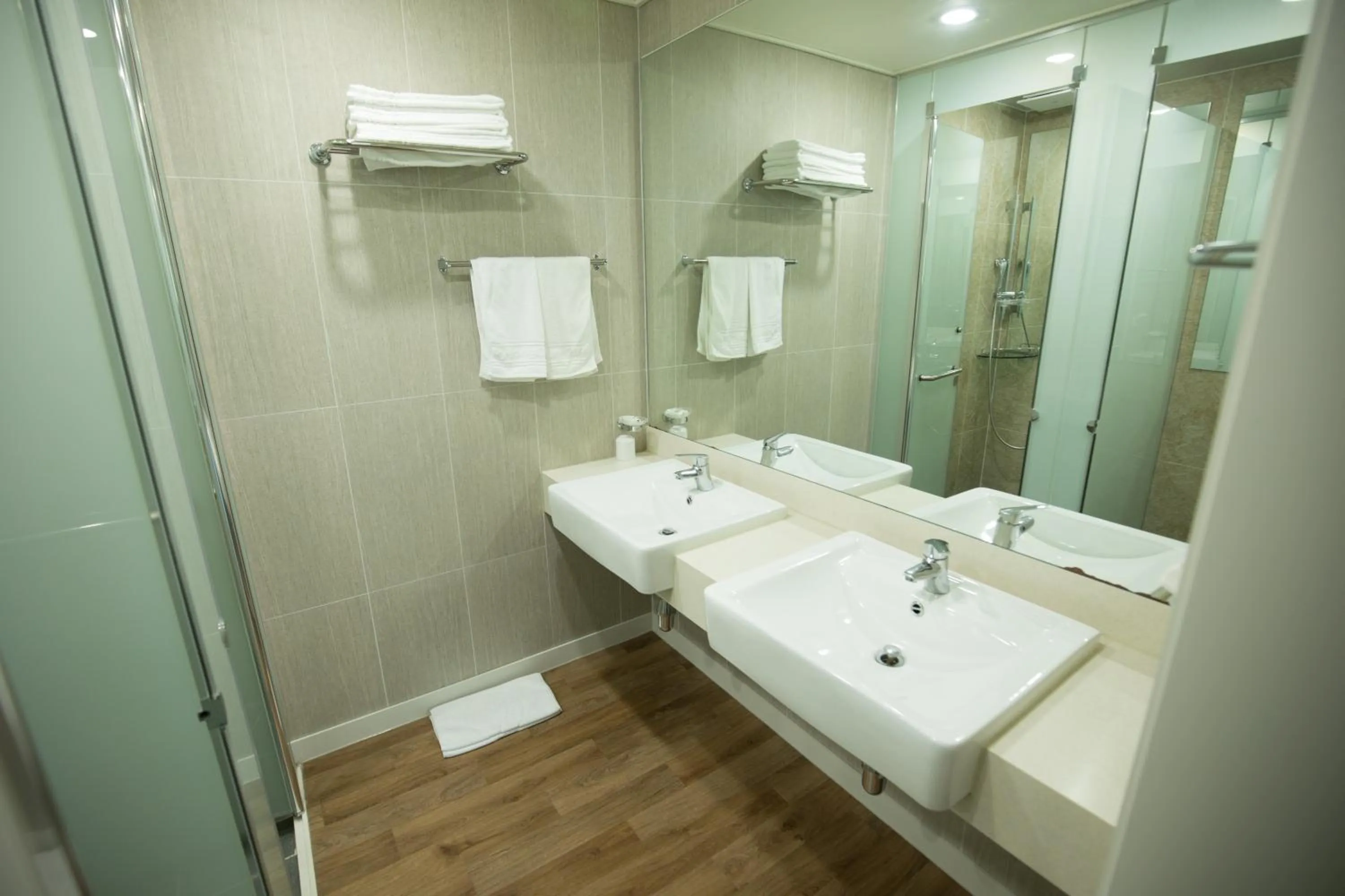 Shower in Mona Yongpyong