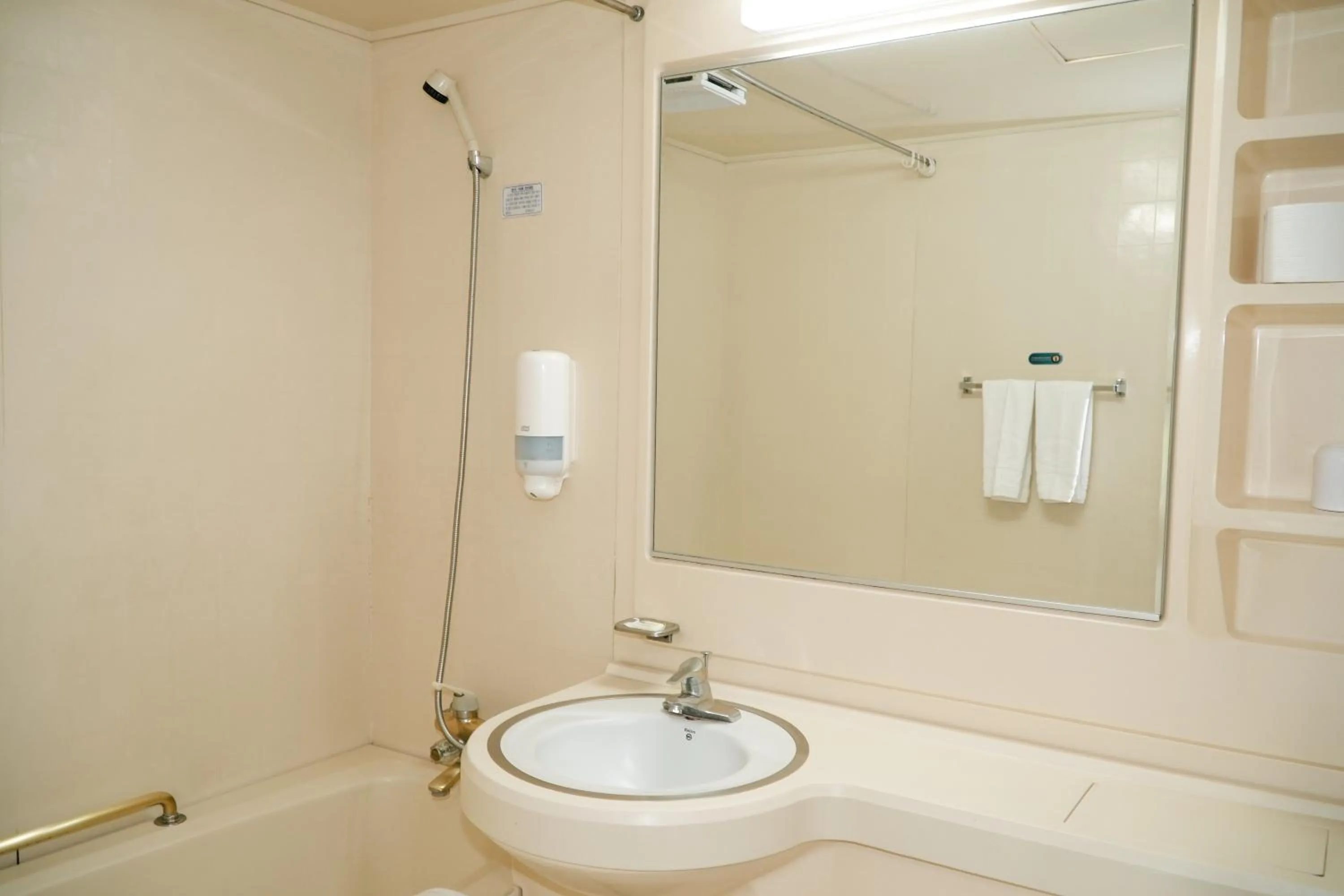 Shower in Mona Yongpyong