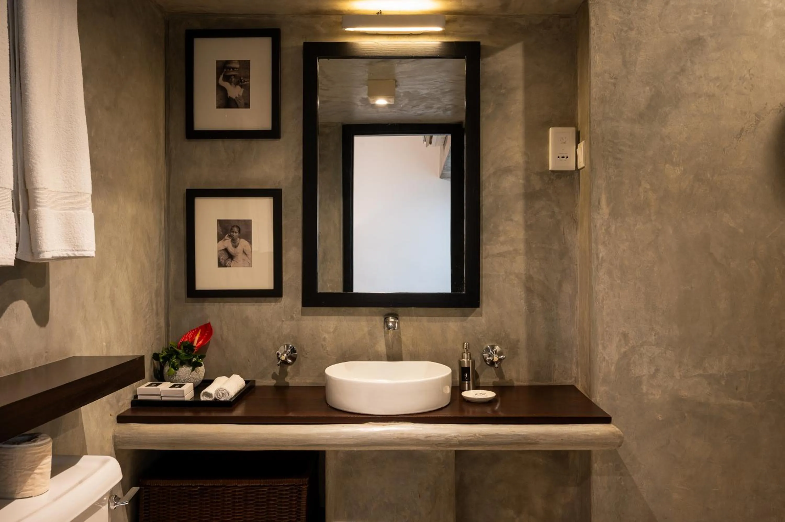 Bathroom in Nyne Hotels Lake Lodge - Colombo