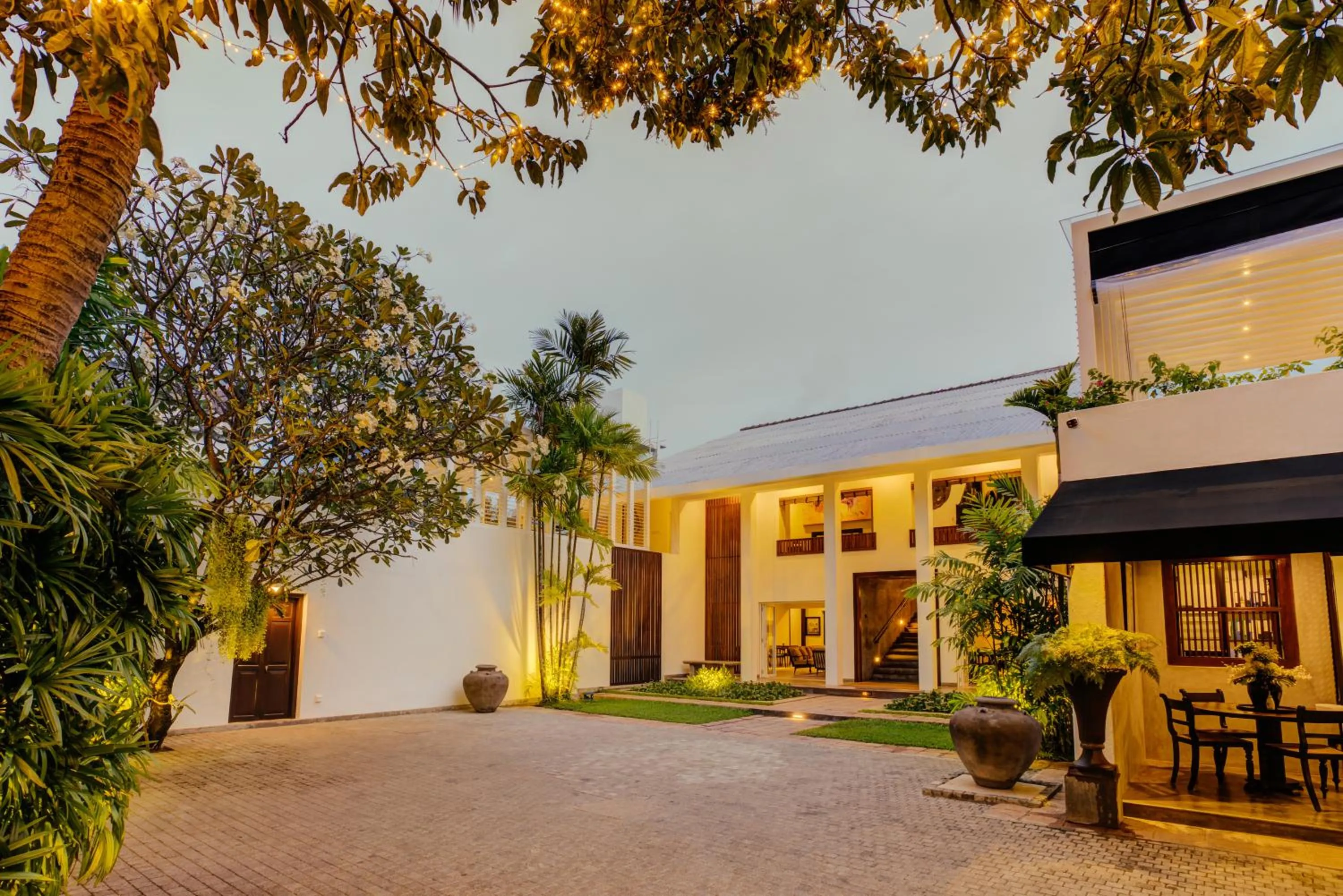 Property building in Nyne Hotels Lake Lodge - Colombo
