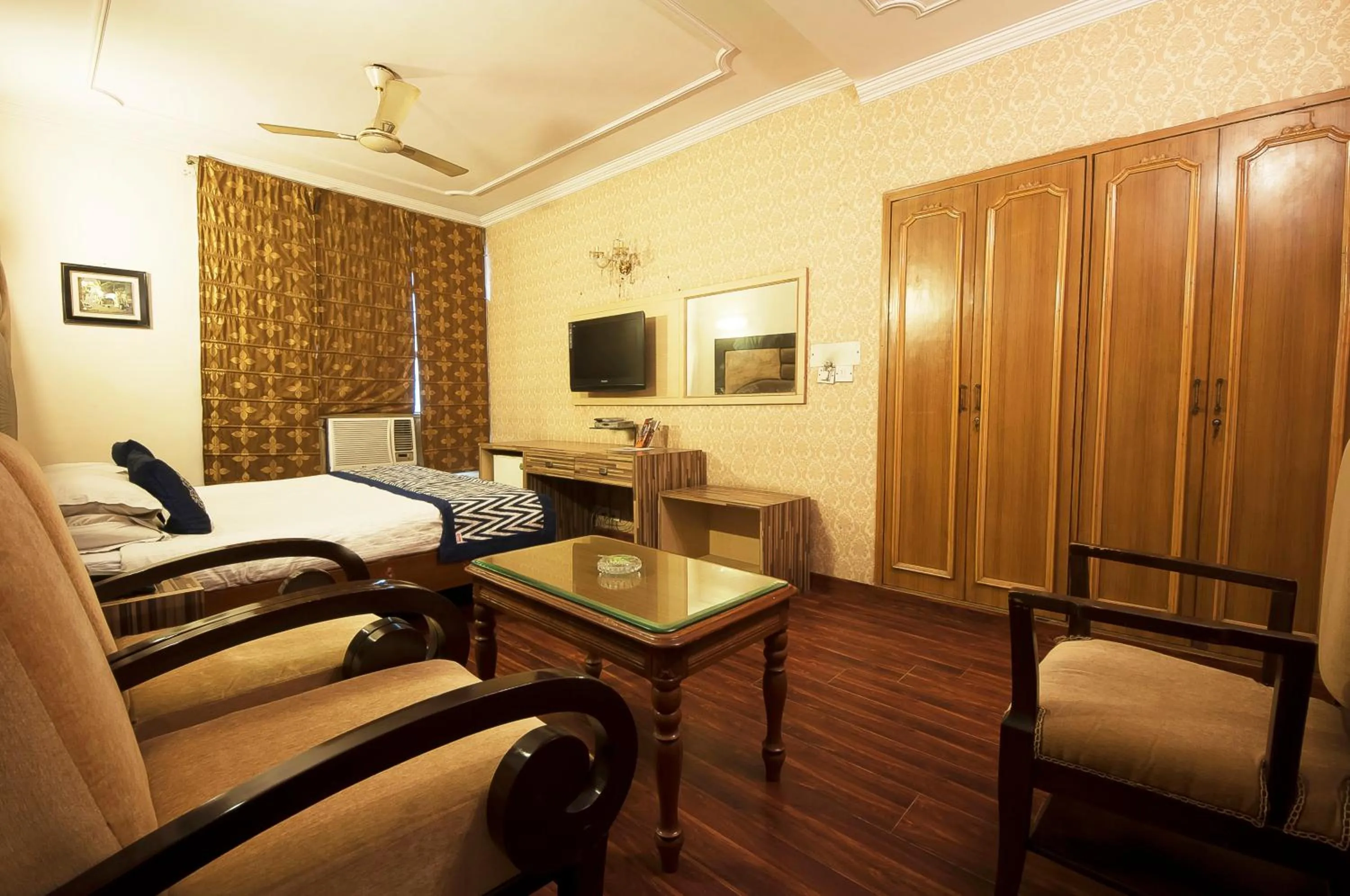 Bed in Golden Leaf Hotel