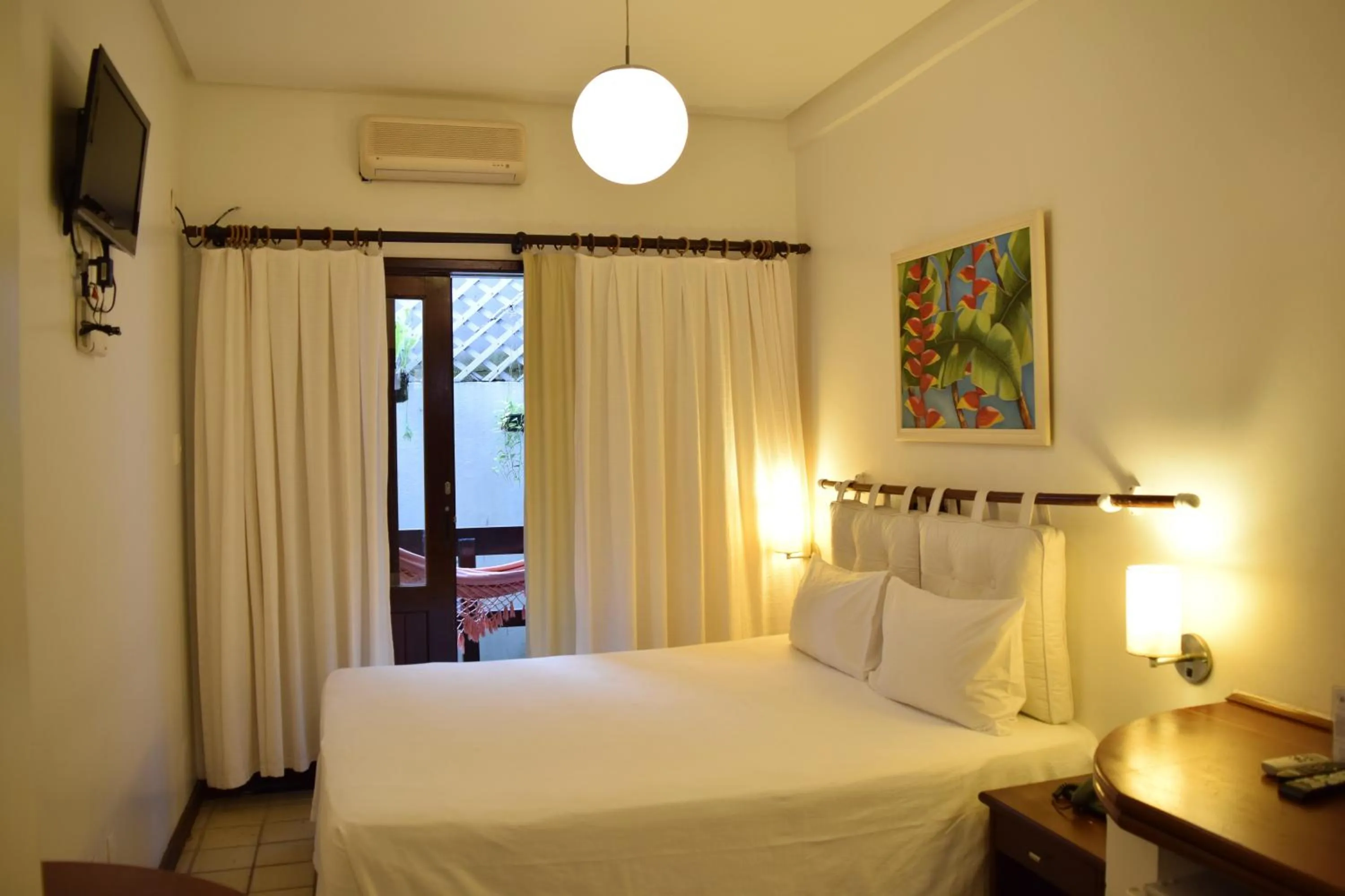 Bedroom, Bed in Hotel Pousada Encanto de Itapoan