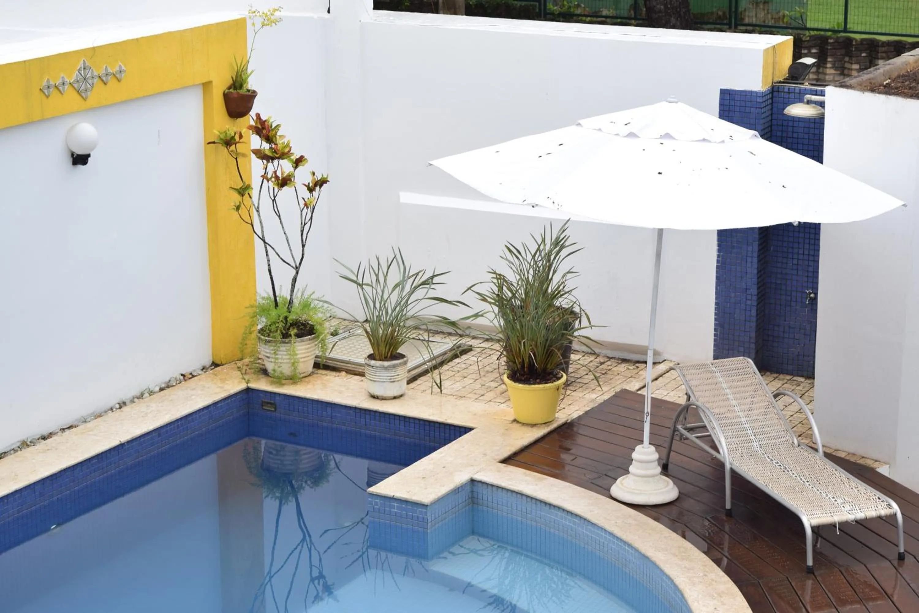 Swimming pool in Hotel Pousada Encanto de Itapoan