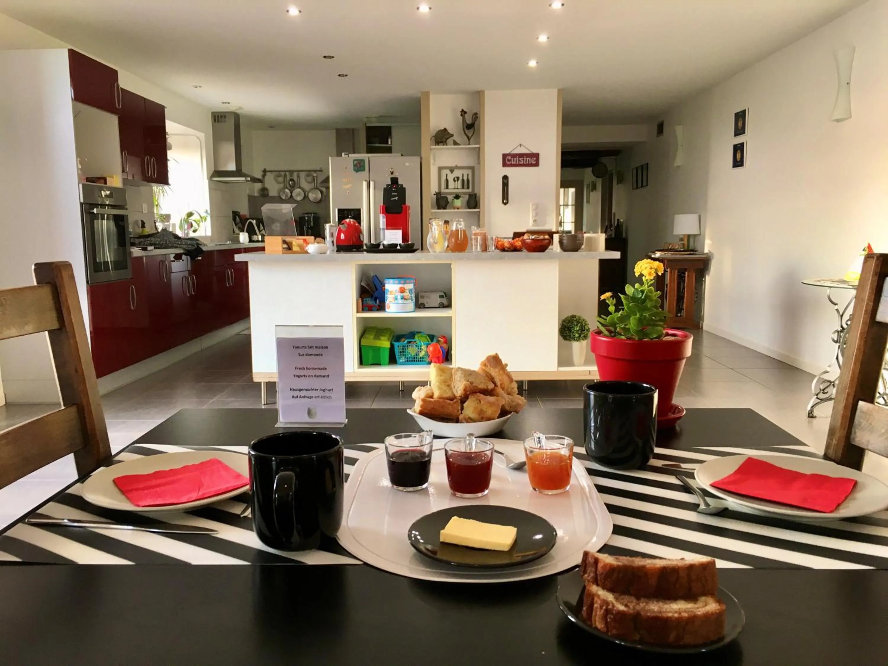 Continental breakfast in Domaine Joseph LAFARGE Wine Resort B&B