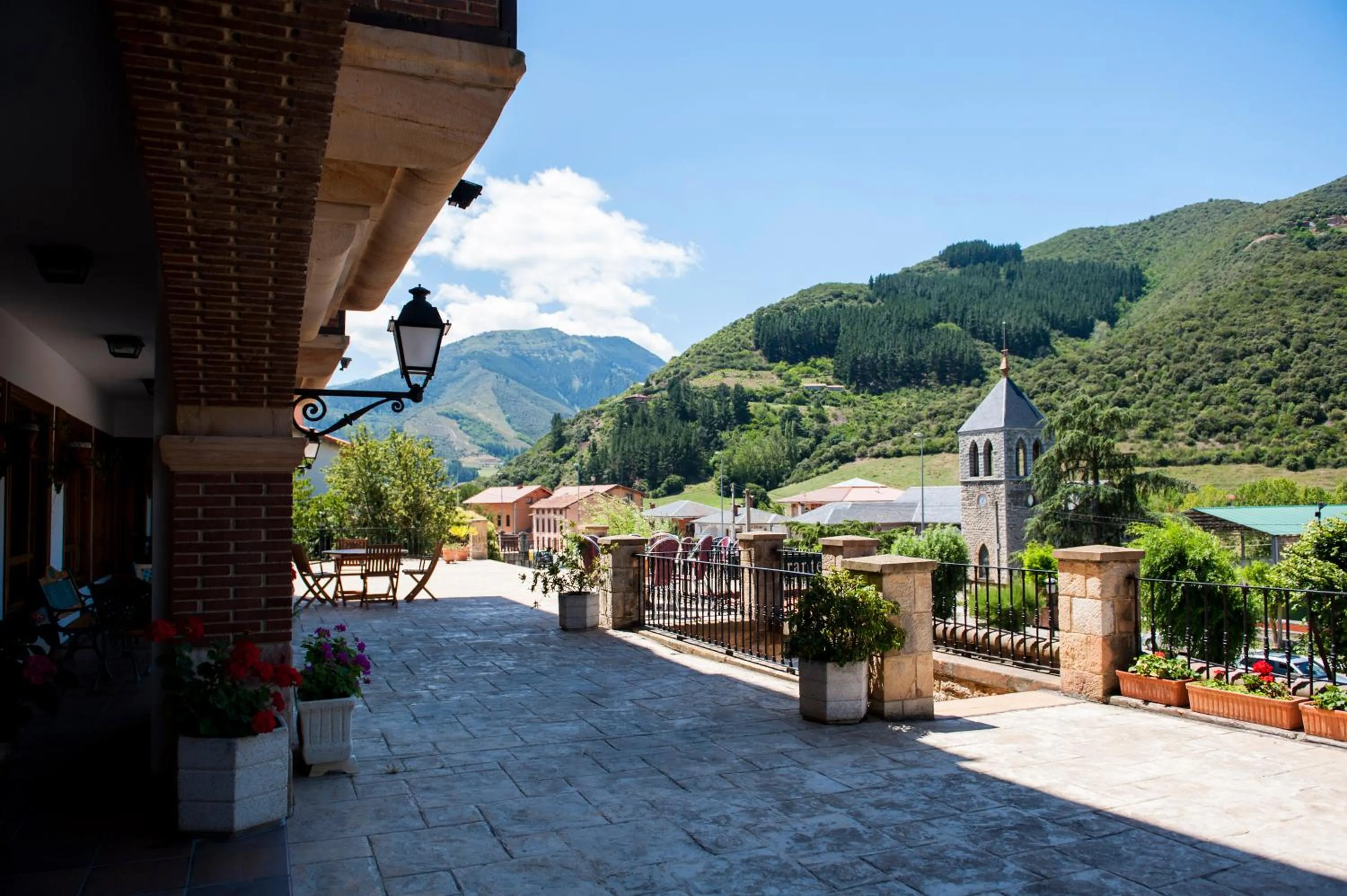 Facade/entrance in Hotel Infantado