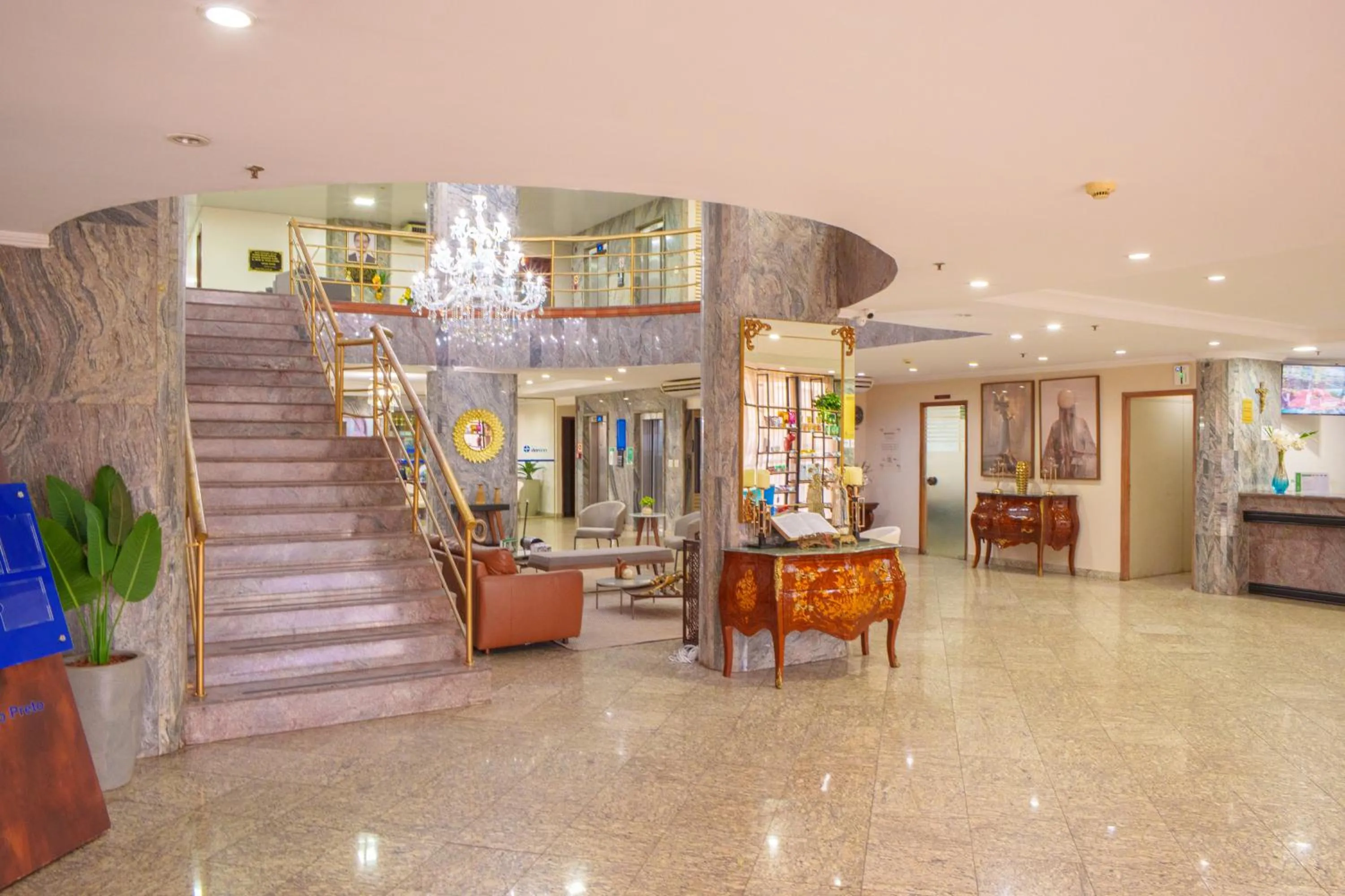 Lobby or reception in Hotel Dan Inn Ribeirão Preto By Nacional Inn