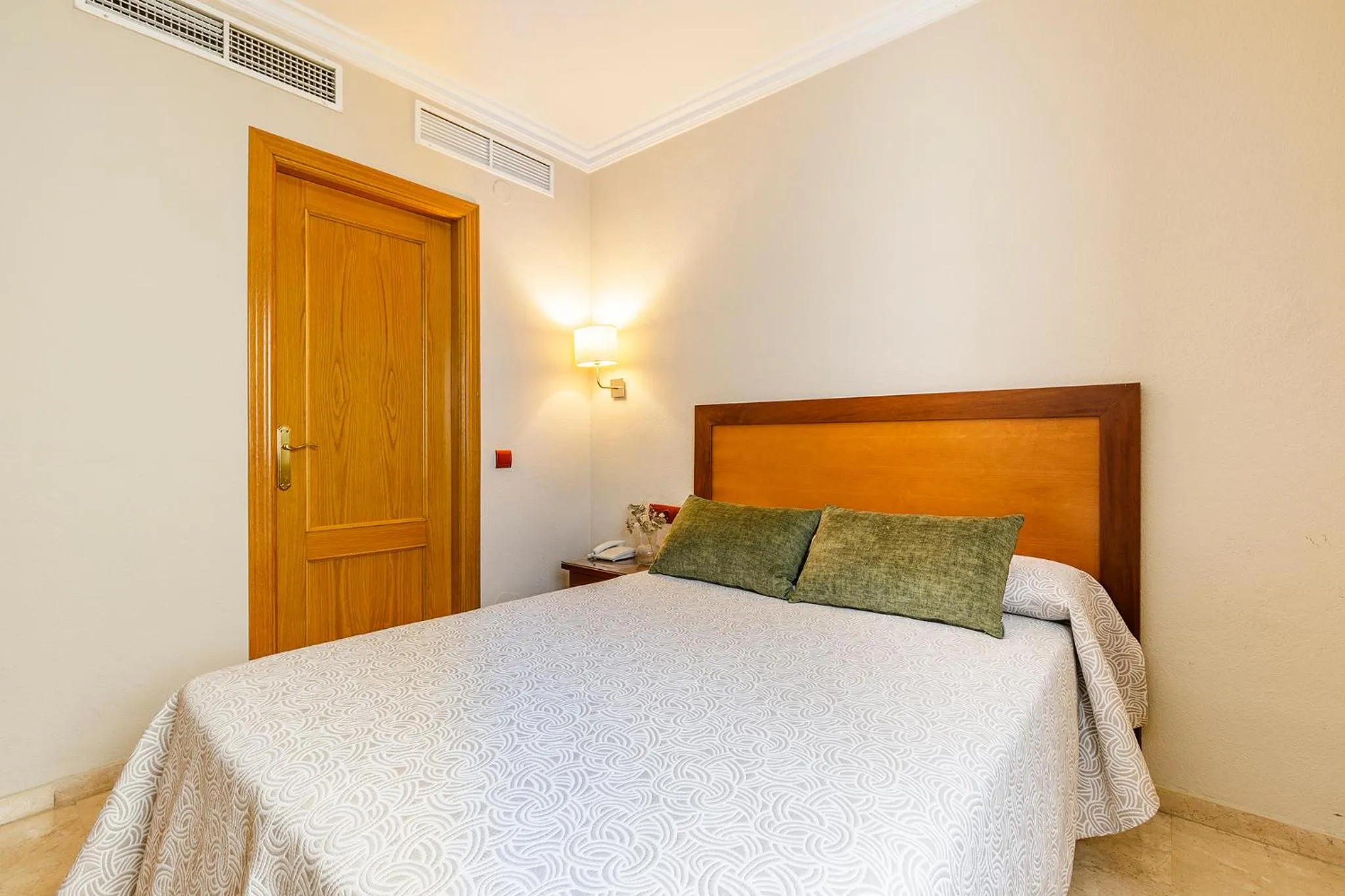 Bed in Hotel Torremar - Mares