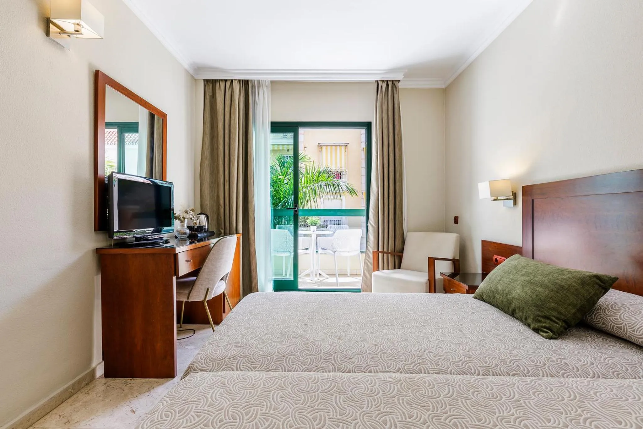 Bed in Hotel Torremar - Mares