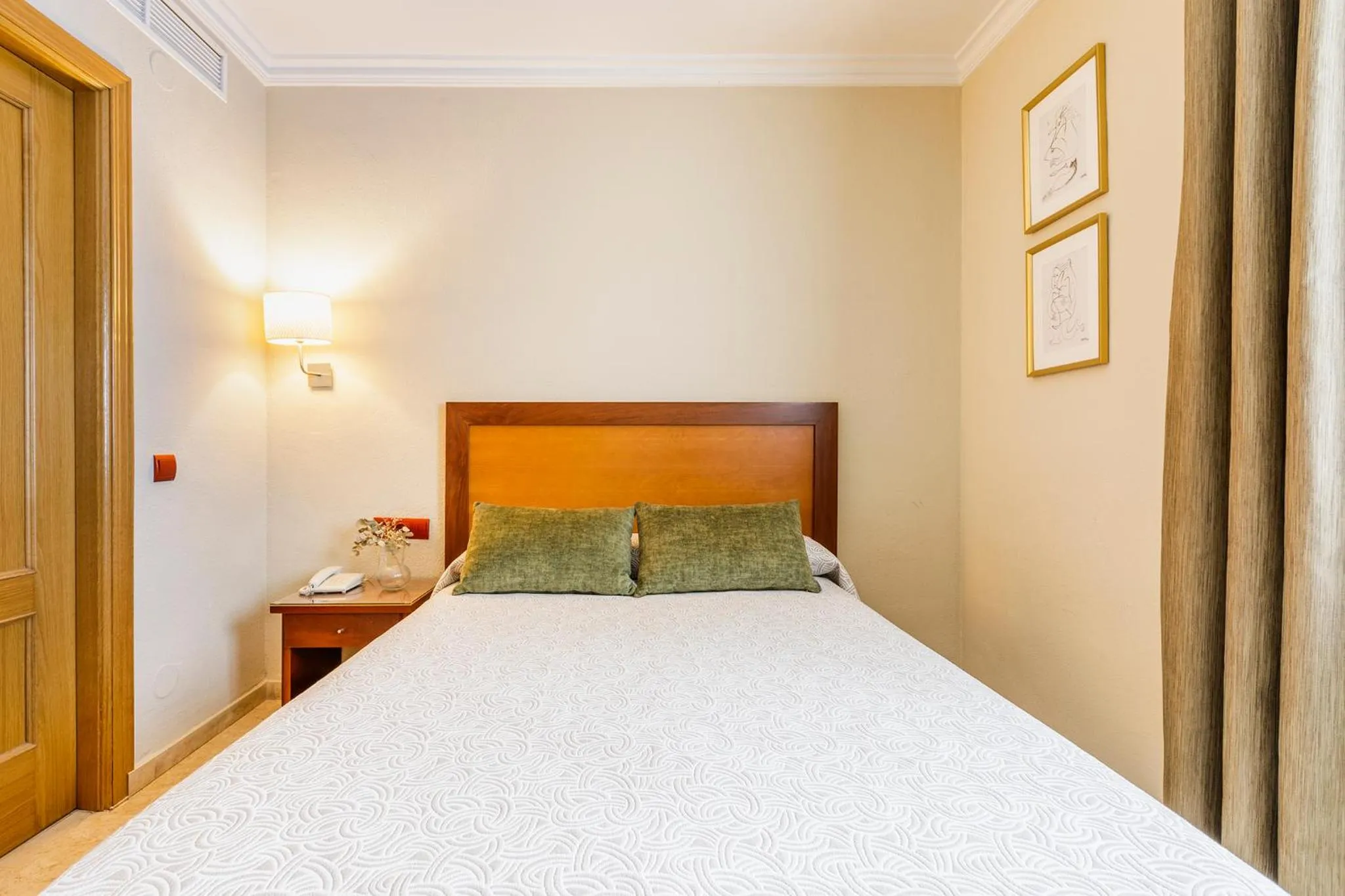 Bed in Hotel Torremar - Mares