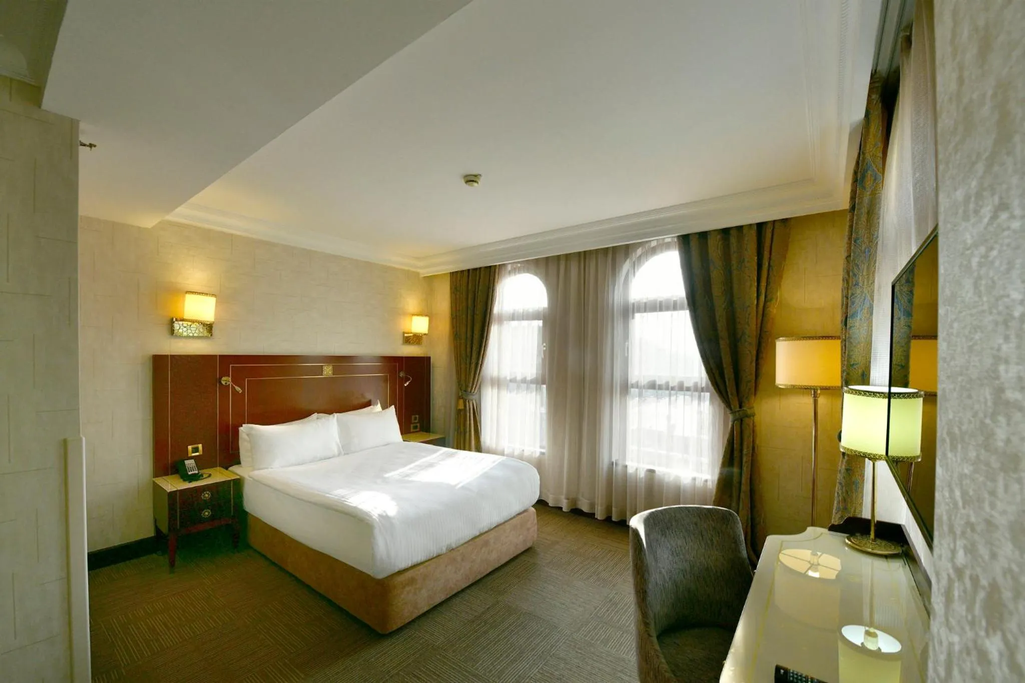 Bedroom, Bed in Crowne Plaza Istanbul - Old City by IHG