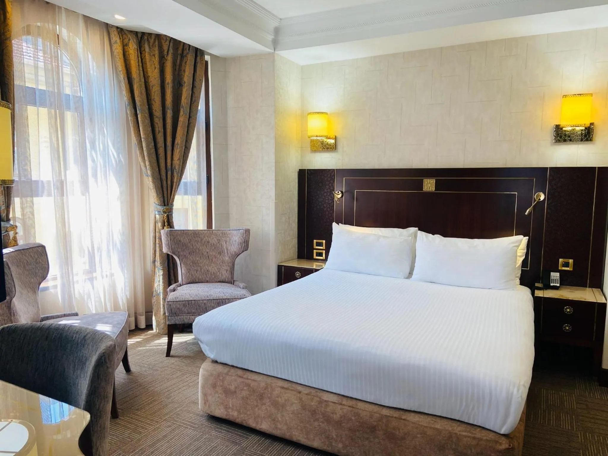 Photo of the whole room, Bed in Crowne Plaza Istanbul - Old City by IHG