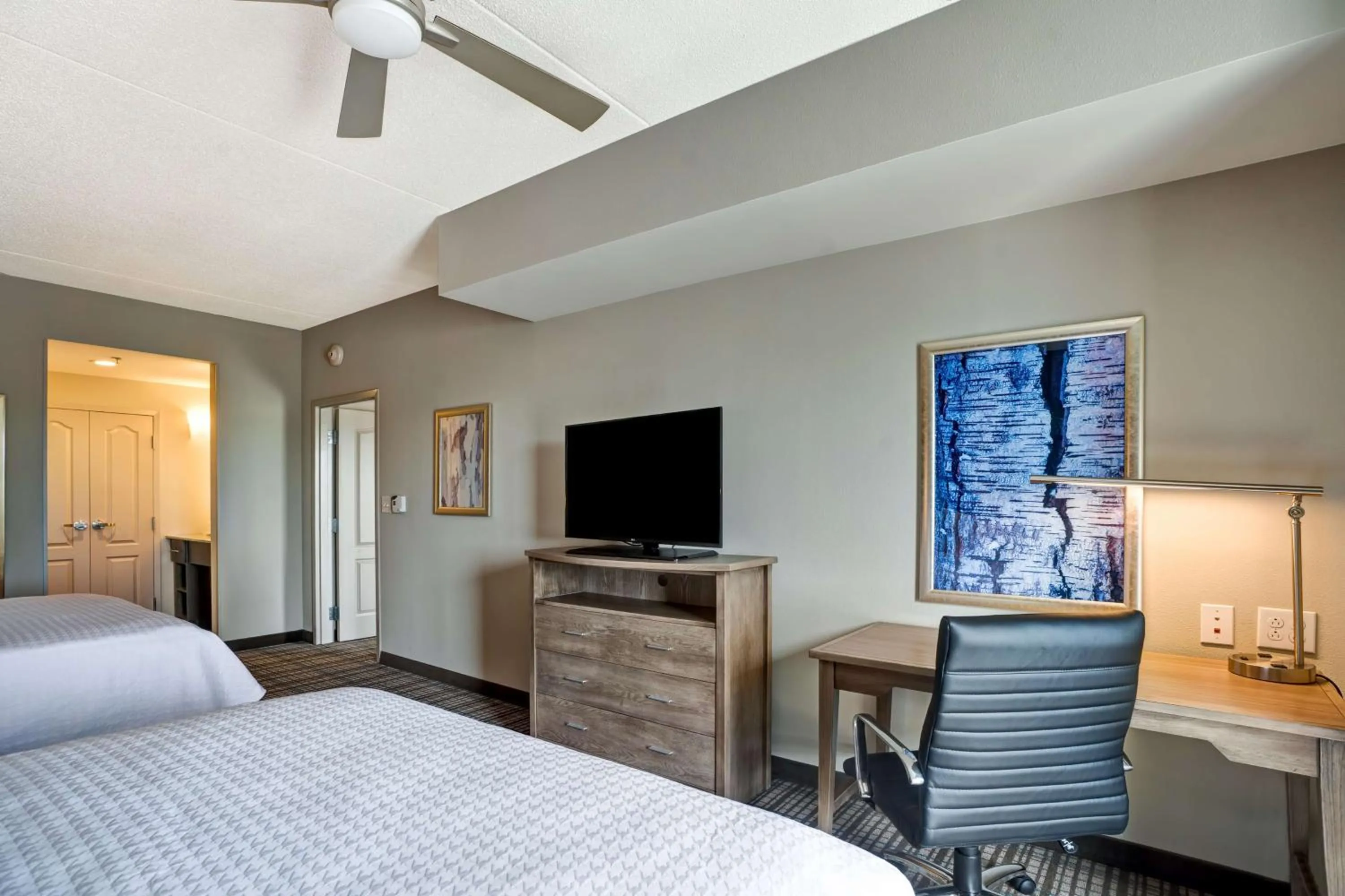 Bed in Homewood Suites by Hilton Nashville Franklin