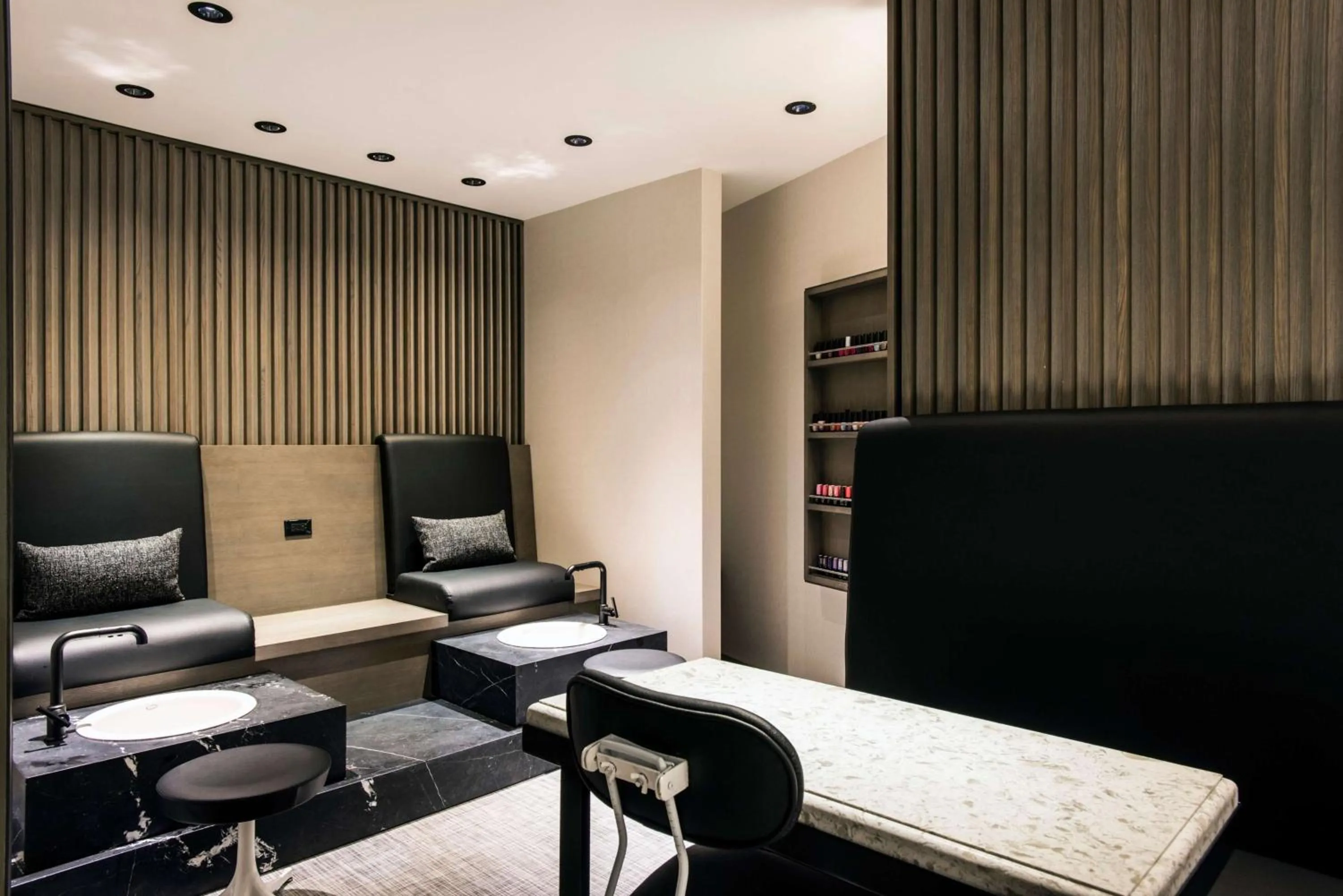 Spa and wellness centre/facilities in LondonHouse Chicago, Curio Collection by Hilton