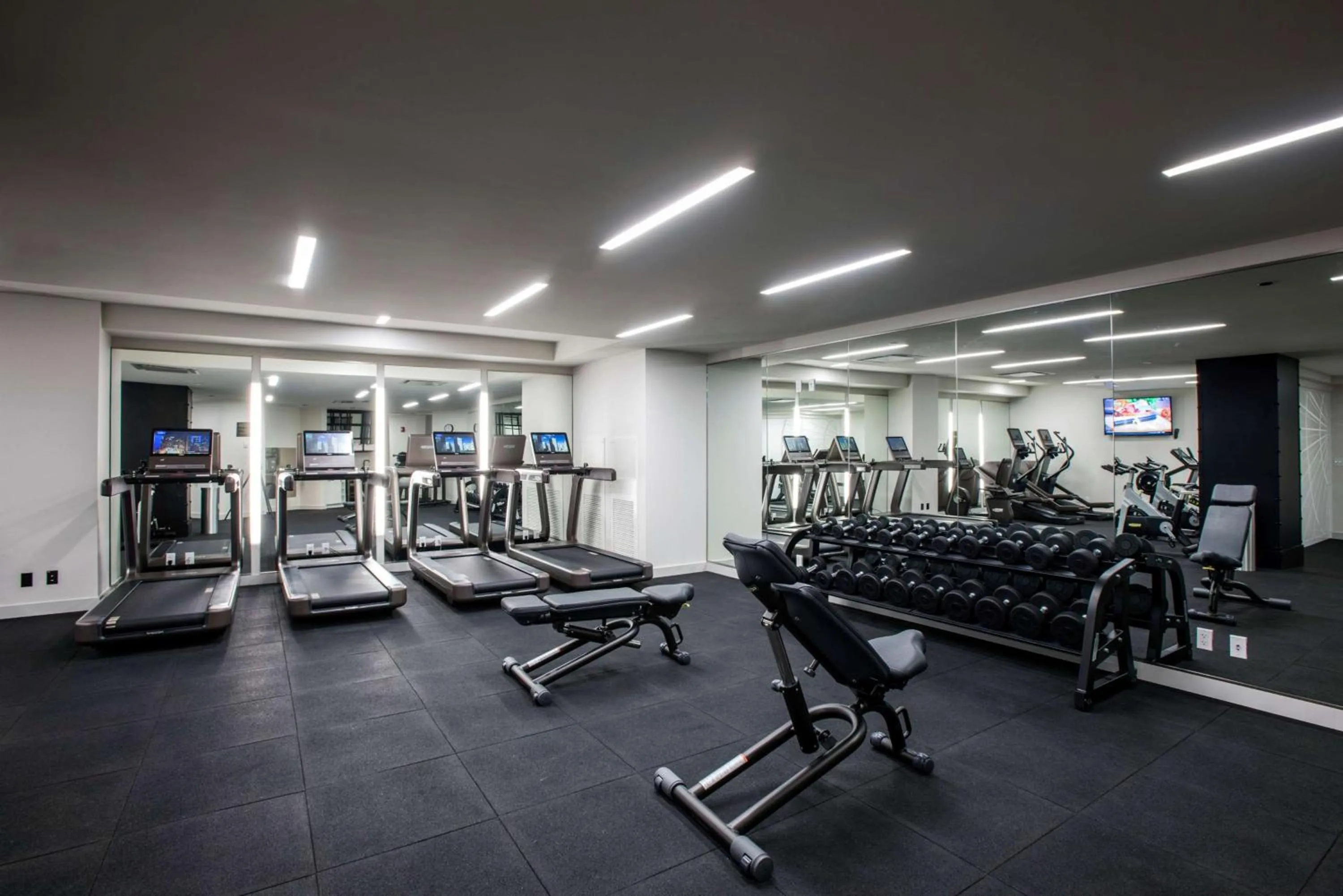 Fitness centre/facilities in LondonHouse Chicago, Curio Collection by Hilton